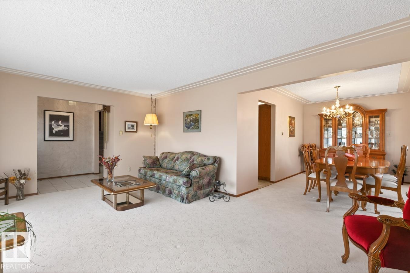 https://zimg.paragon.ice.com/ParagonImages/Property/PM/RAE/225398008/4/0/0/f7ce1419aa85d2f8f700bded75386db7/1/da42c0bc80c2d06f7a86ce5ad6f598c0/225398008-cd0f52e5-1f64-4cce-a200-961836358c12.JPG