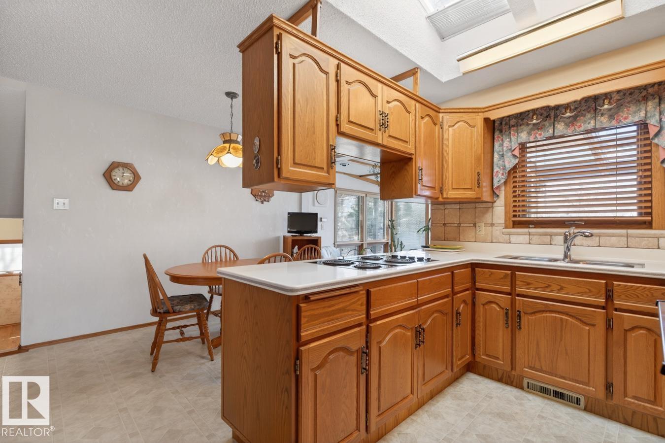 https://zimg.paragon.ice.com/ParagonImages/Property/PM/RAE/225398008/5/0/0/c1d102fa6bff53eff458cc9d91777d34/1/da42c0bc80c2d06f7a86ce5ad6f598c0/225398008-350be1ad-5421-49c0-9ccb-b9767c3605da.JPG