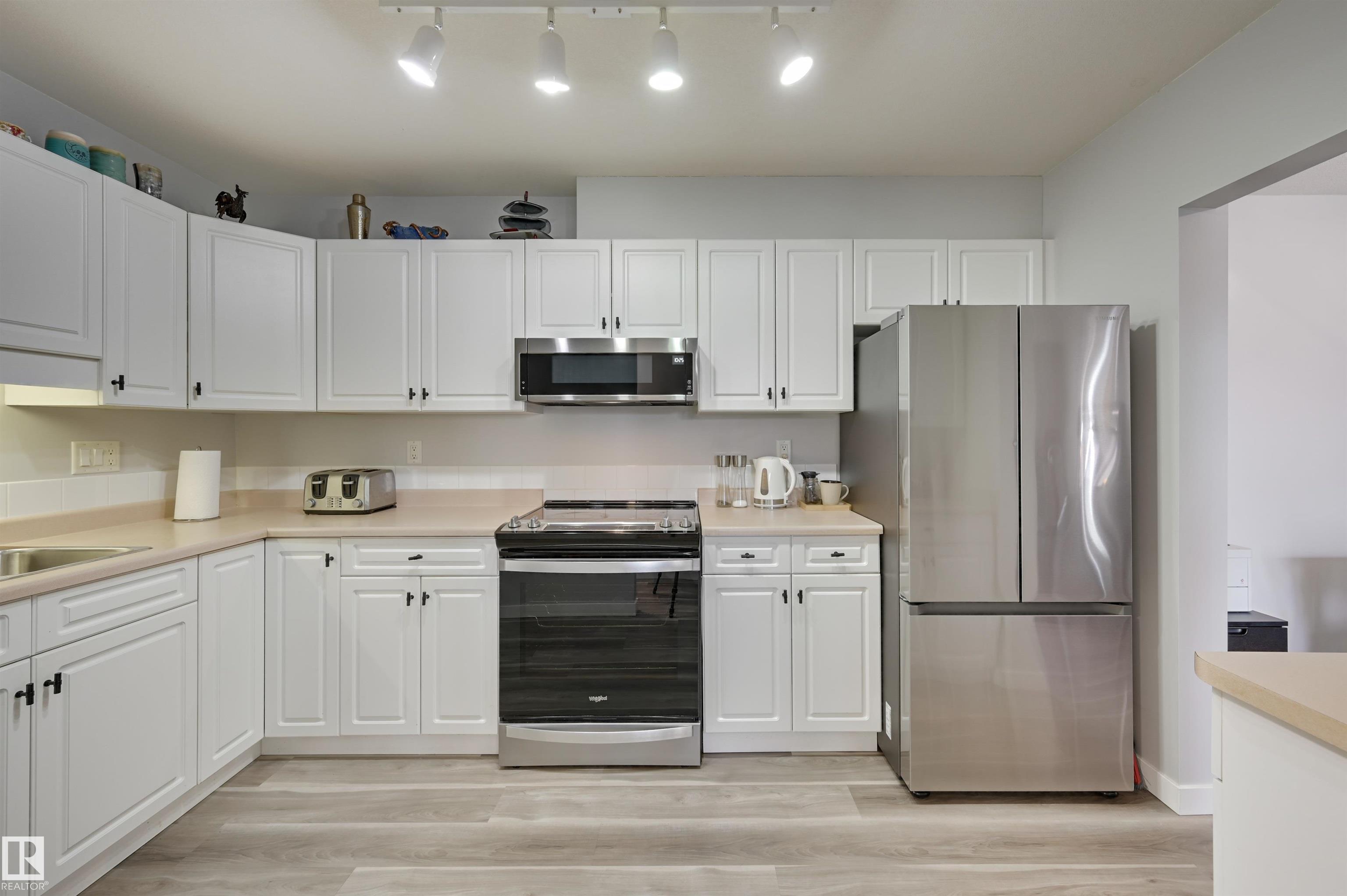 https://zimg.paragon.ice.com/ParagonImages/Property/PM/RAE/225398009/22/0/0/f2452b272f19dc1572369c3ff956a01e/1/d14a110c3859bf497bda8f39480f7756/225398009-C4F1AC66-A6E1-4CE4-9388-F97CDE92F880.JPG