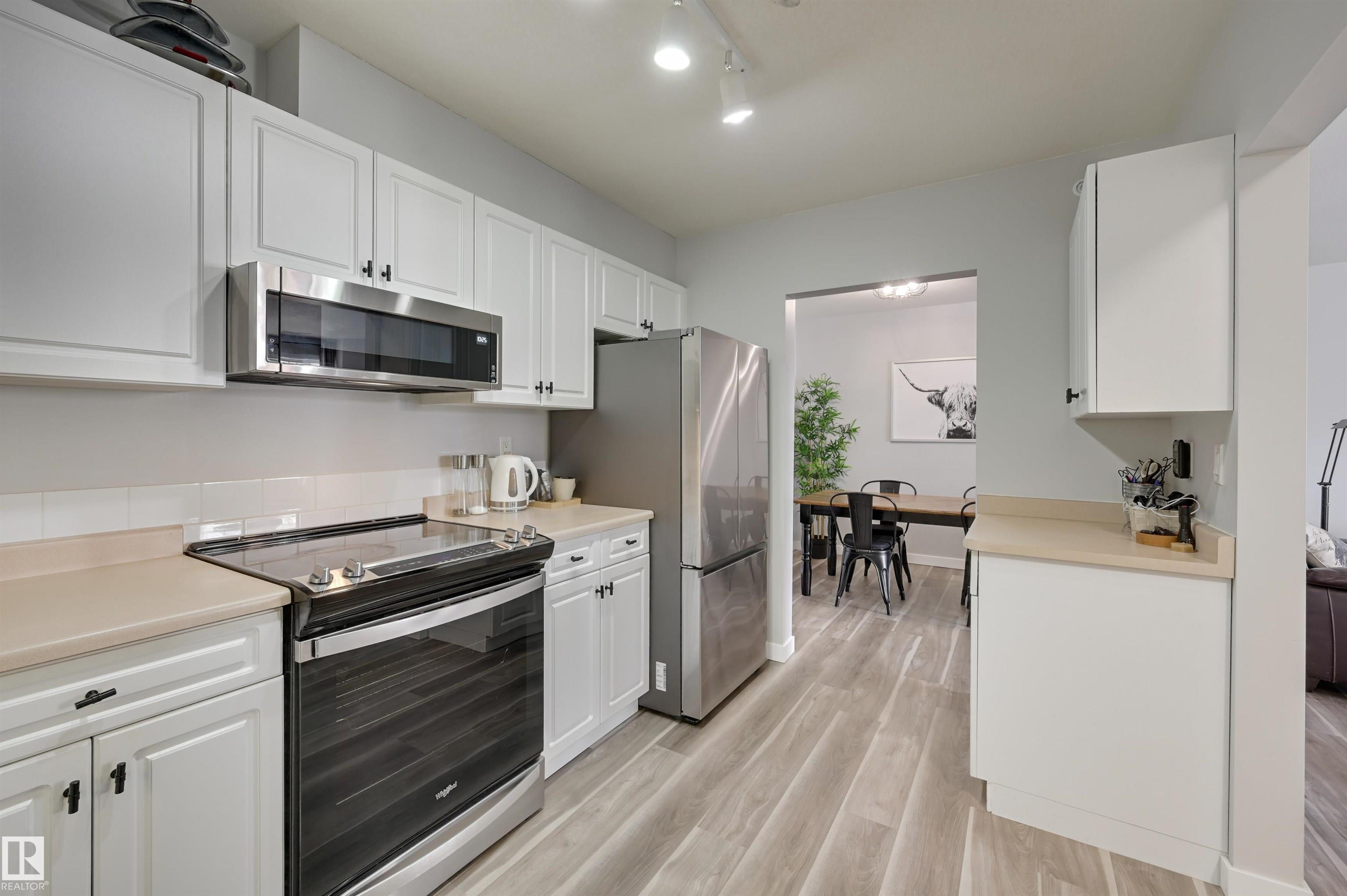 https://zimg.paragon.ice.com/ParagonImages/Property/PM/RAE/225398009/23/0/0/c4a629e797044d1b9ce6c50d446a57d7/1/d14a110c3859bf497bda8f39480f7756/225398009-D96B5F90-3BFA-4ED4-B237-C93496B38F4E.JPG