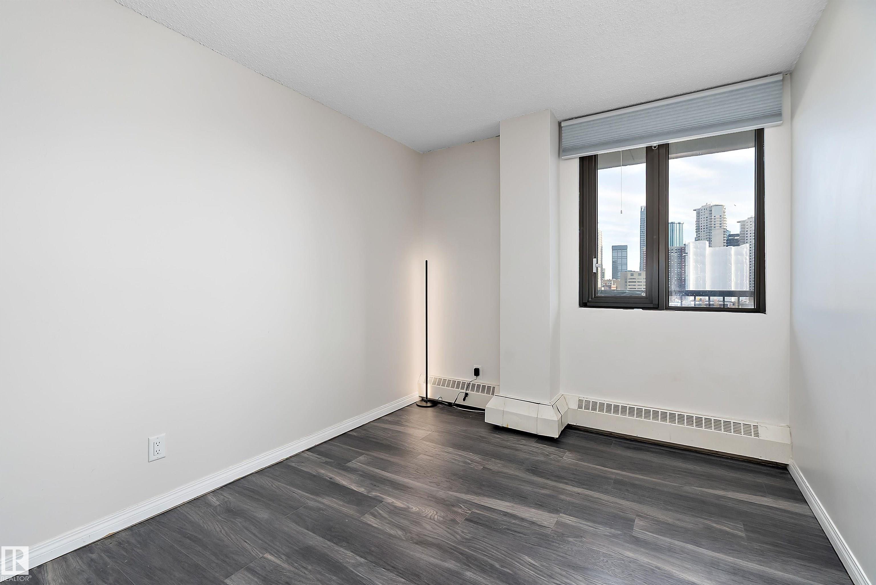 https://zimg.paragon.ice.com/ParagonImages/Property/PM/RAE/225398028/17/0/0/1aa44f9e18bf32f5b8245adb13a9b5da/1/52e7659332337e9846711b5a2c24a8cd/225398028-5C9231BD-56F4-4307-A7D4-D2D93DC39920.JPG