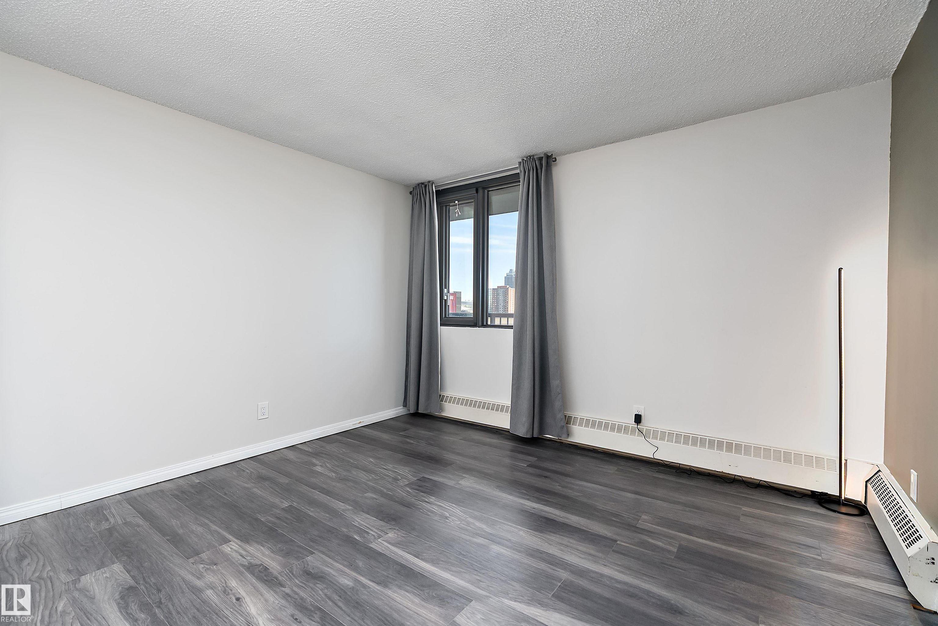 https://zimg.paragon.ice.com/ParagonImages/Property/PM/RAE/225398028/23/0/0/bc748ddd84db309335eb5877fb8a0f88/1/52e7659332337e9846711b5a2c24a8cd/225398028-36D8C71A-1196-4B06-A914-E4FEB3367755.JPG