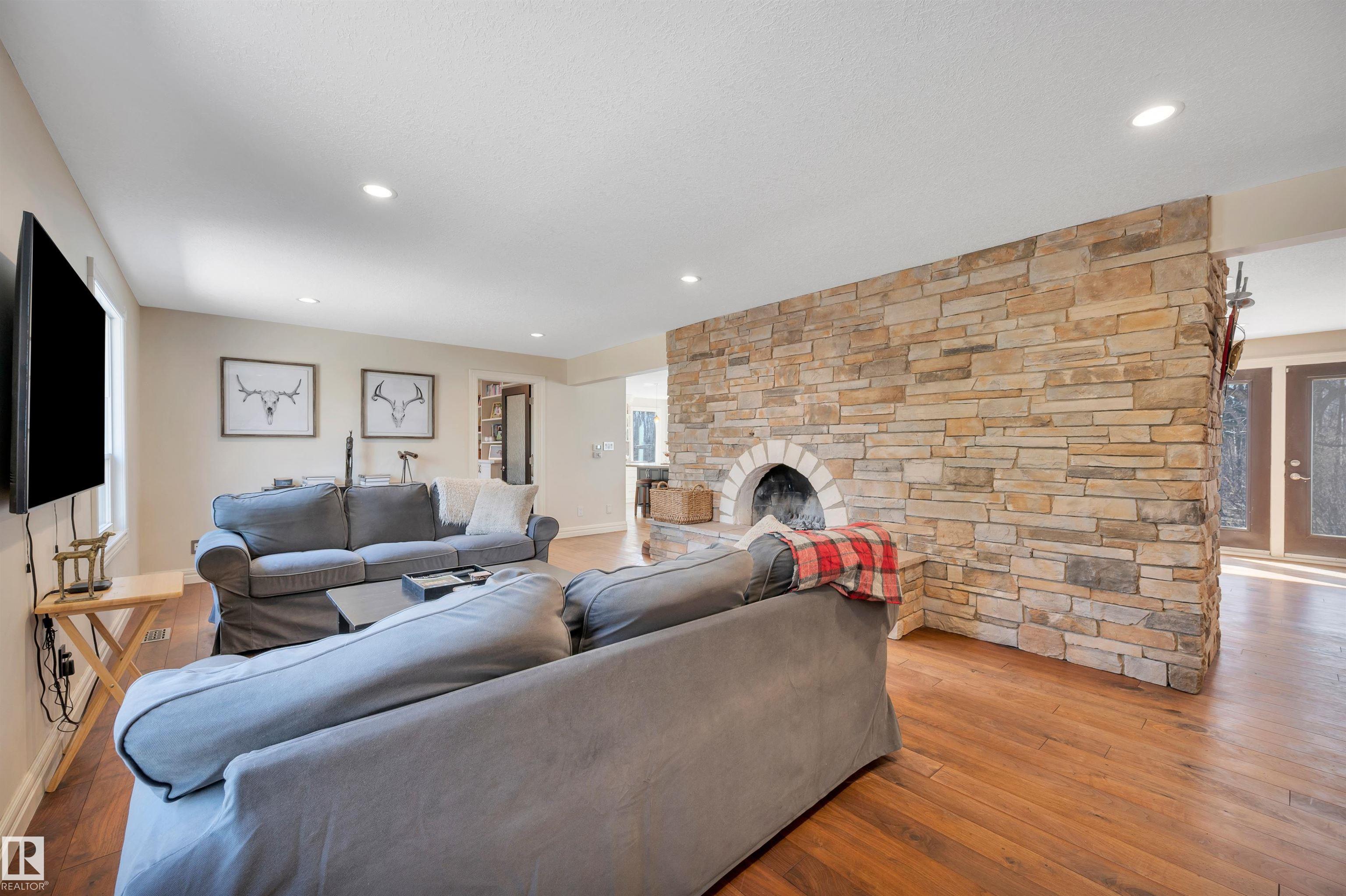 Photo 11 at 73 - 52319 Rge Road 231, Executive Estates, Rural Strathcona County