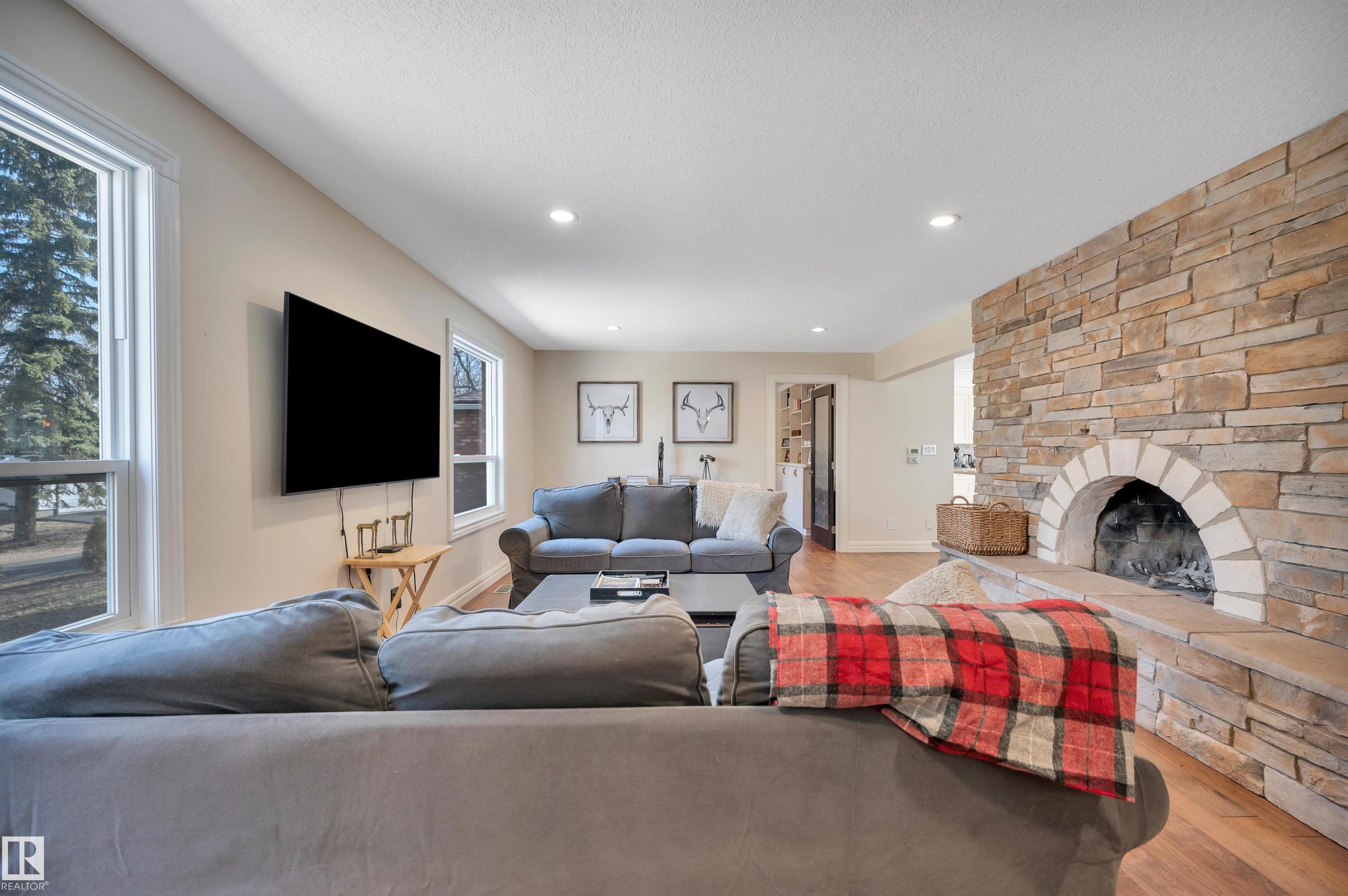 Photo 12 at 73 - 52319 Rge Road 231, Executive Estates, Rural Strathcona County