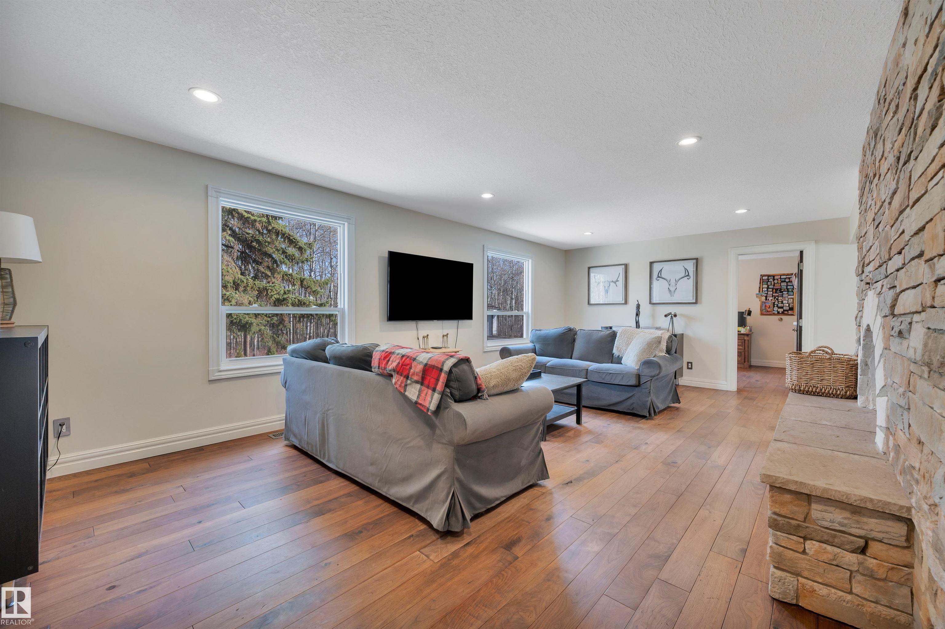Photo 13 at 73 - 52319 Rge Road 231, Executive Estates, Rural Strathcona County