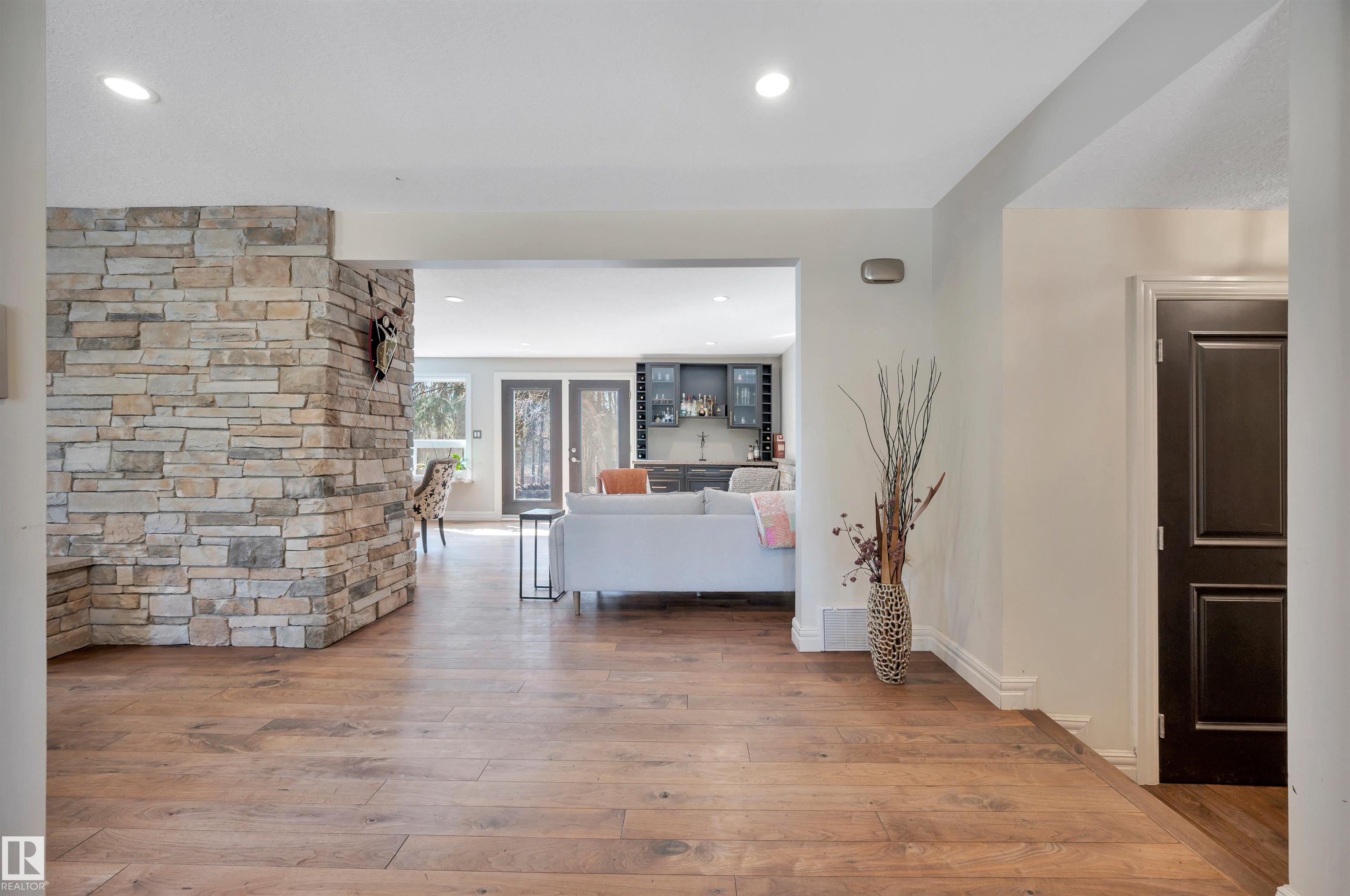Photo 10 at 73 - 52319 Rge Road 231, Executive Estates, Rural Strathcona County