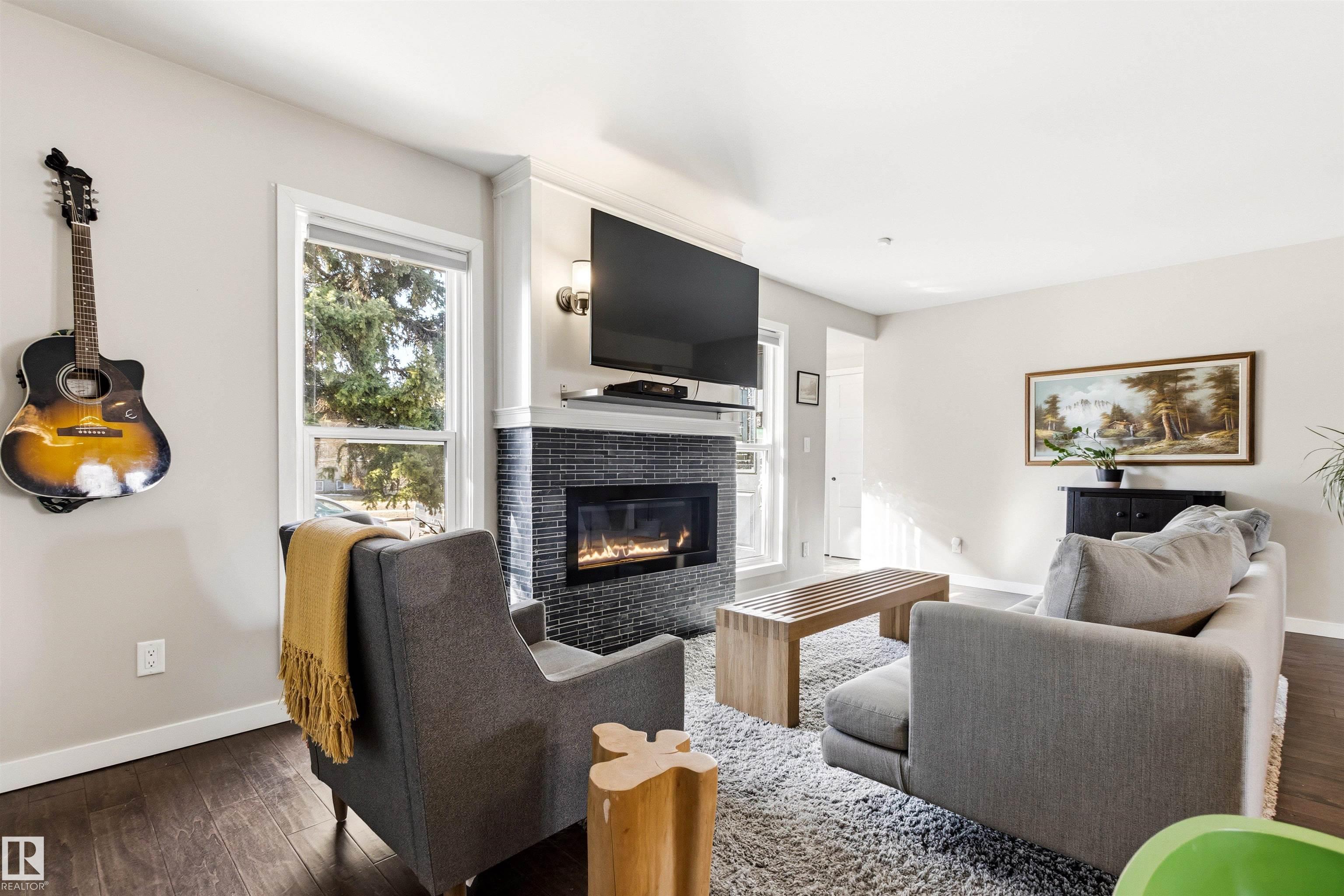 Photo 8 at 10916 60 Avenue NW, Pleasantview, Edmonton