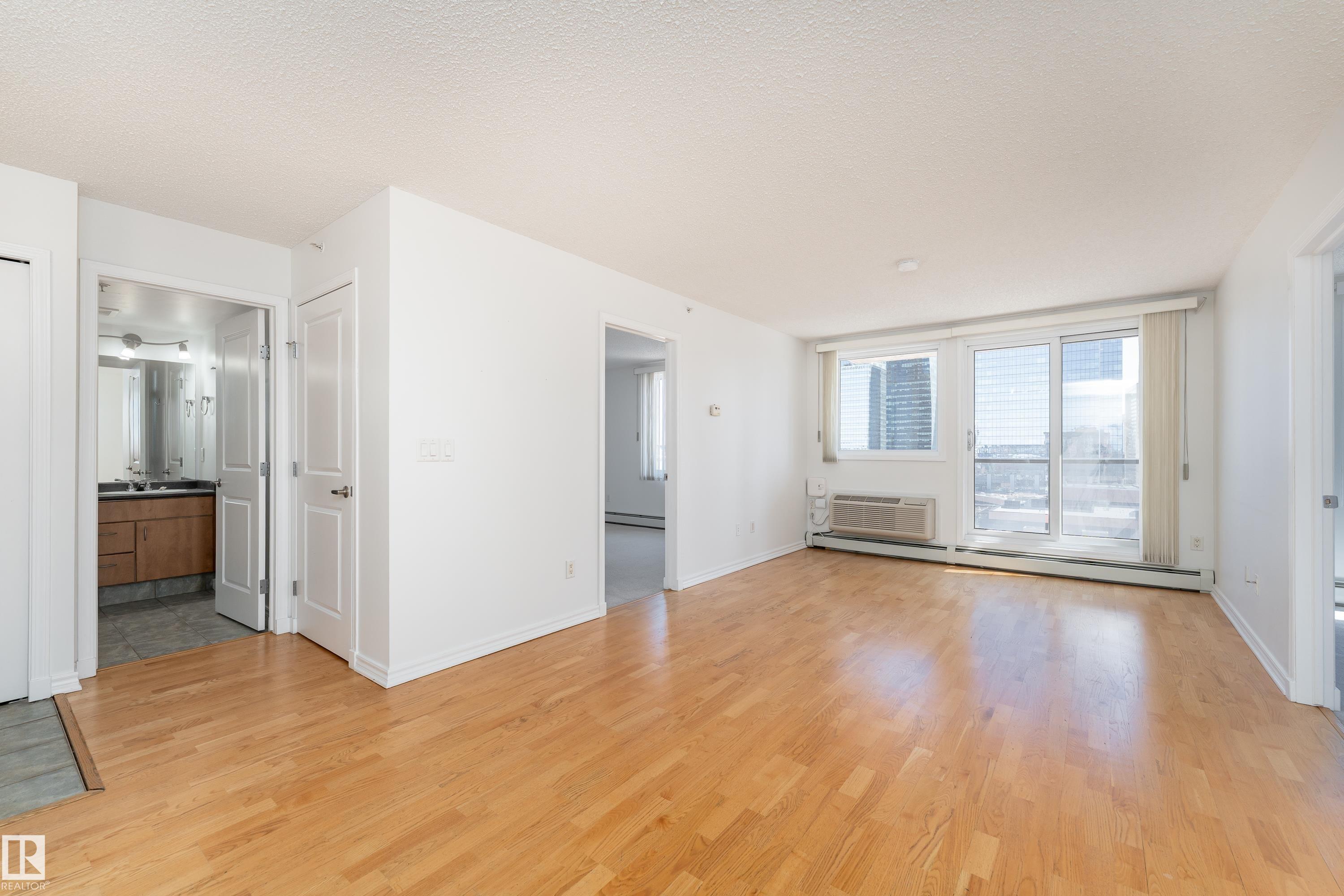 https://zimg.paragon.ice.com/ParagonImages/Property/PM/RAE/225398038/10/0/0/beeca8a3853e837c0b0cbade72fb0629/1/9da8bbc00552cea566f1e82095de5d51/225398038-584249a7-8b08-4b1e-95d3-e1935807f349.JPG
