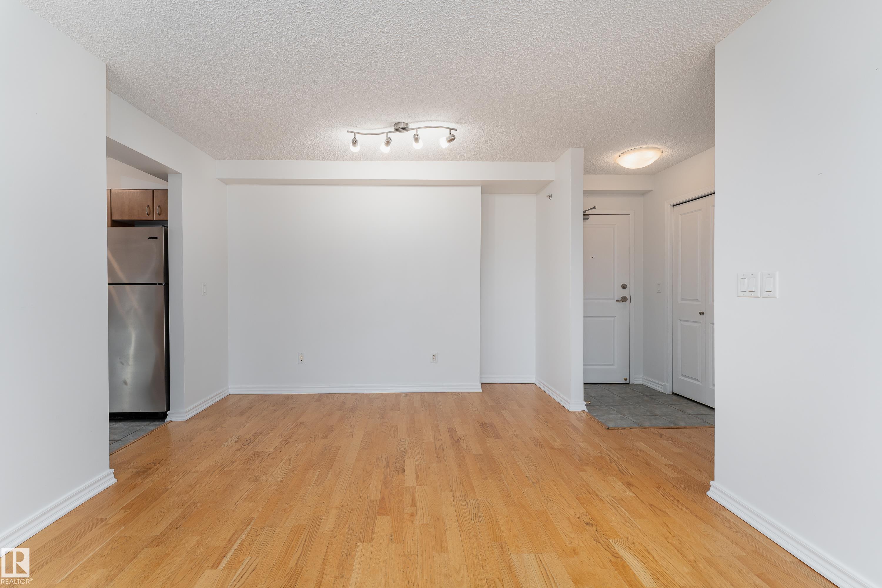 https://zimg.paragon.ice.com/ParagonImages/Property/PM/RAE/225398038/11/0/0/71643af0cb046abce90113d592522031/1/9da8bbc00552cea566f1e82095de5d51/225398038-d4051a90-840d-4f46-bdcd-19a7ce5a68b1.JPG