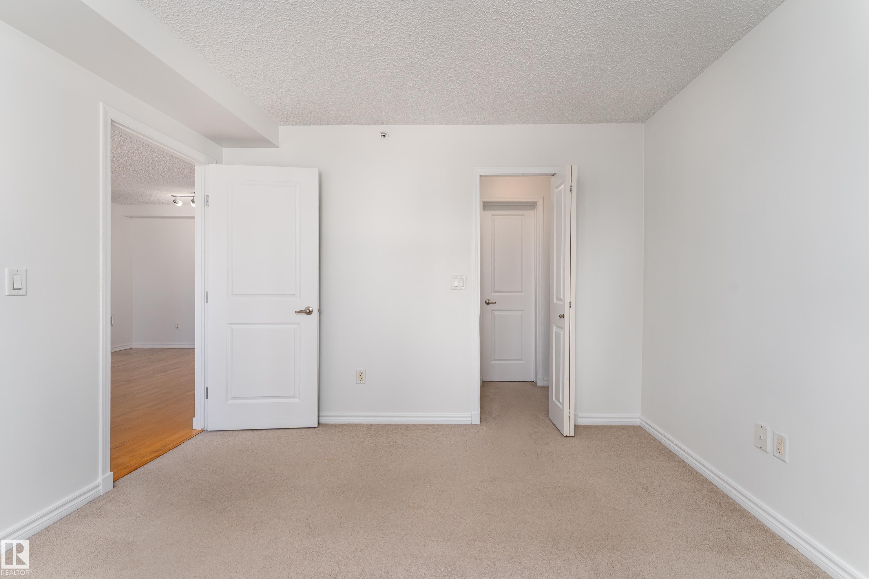 https://zimg.paragon.ice.com/ParagonImages/Property/PM/RAE/225398038/21/0/0/3f993beee48a8e0e5e8d68f451f37d60/1/9da8bbc00552cea566f1e82095de5d51/225398038-2c8a5a86-e593-4fde-9385-e33696874a0b.JPG