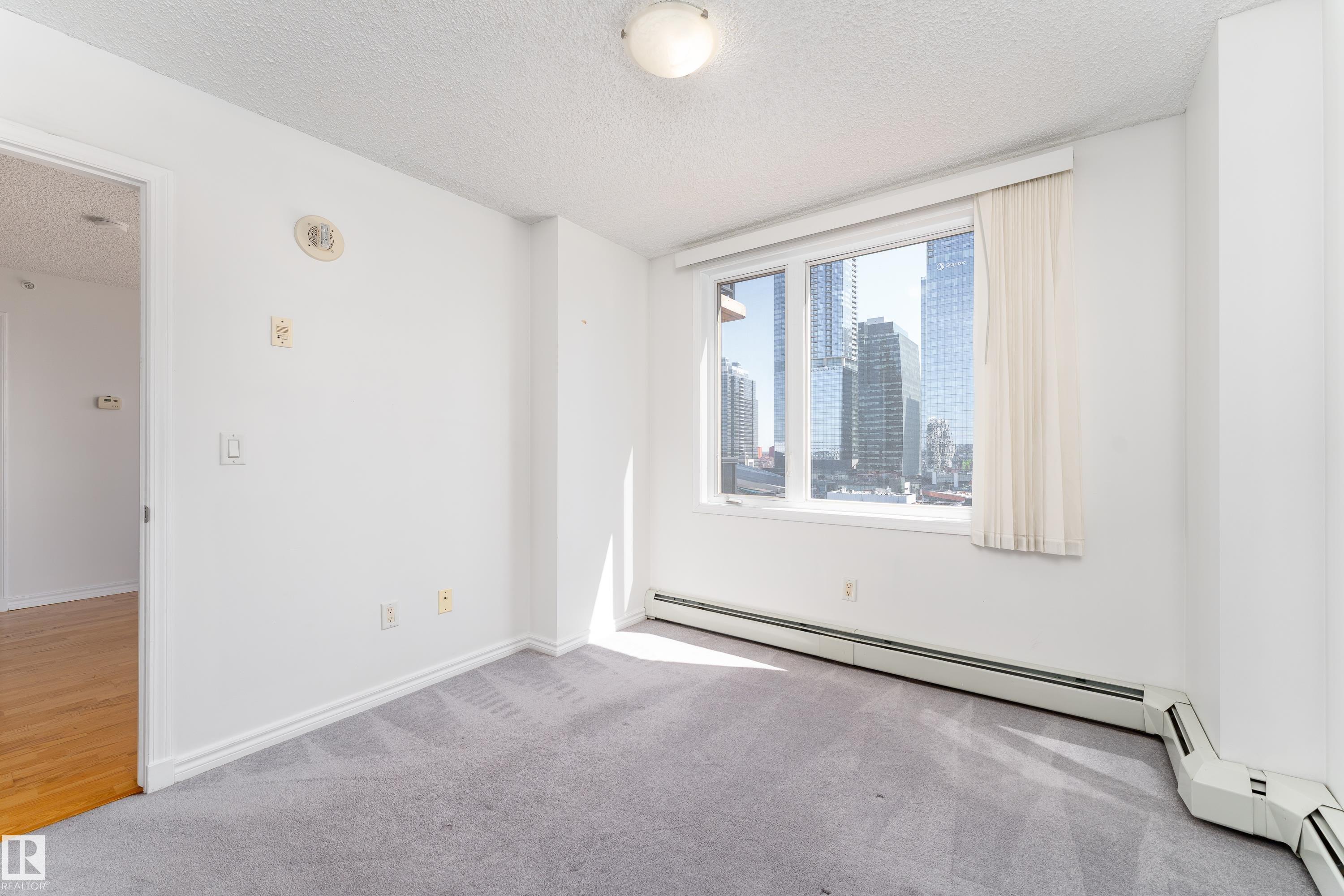https://zimg.paragon.ice.com/ParagonImages/Property/PM/RAE/225398038/24/0/0/4030419e697e4c02dafdd9feccc5ff2e/1/9da8bbc00552cea566f1e82095de5d51/225398038-e020350b-a5da-42dd-8bec-8bf556c57c80.JPG
