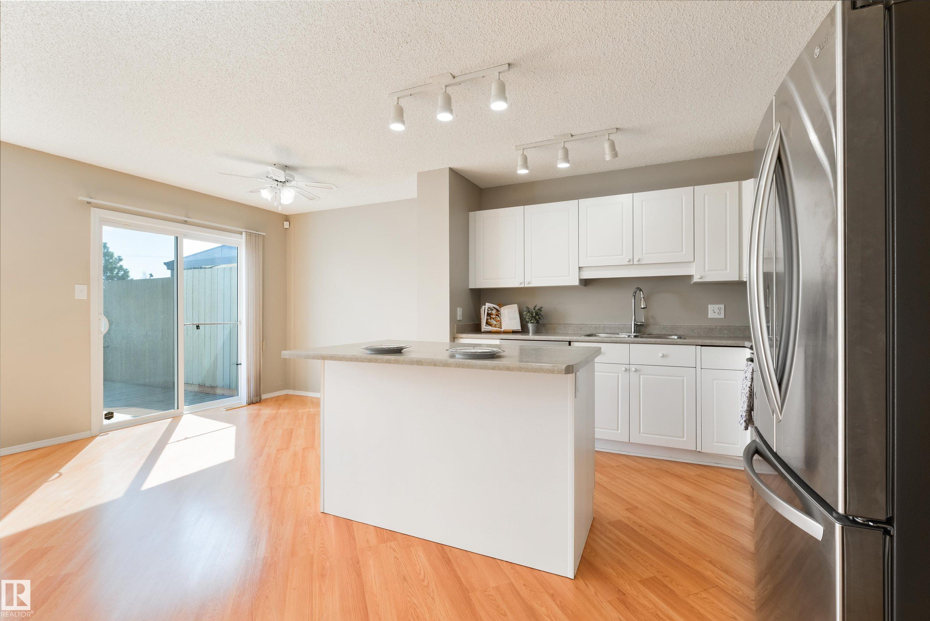 Photo 11 at 2923 30 Street NW, Silver Berry, Edmonton
