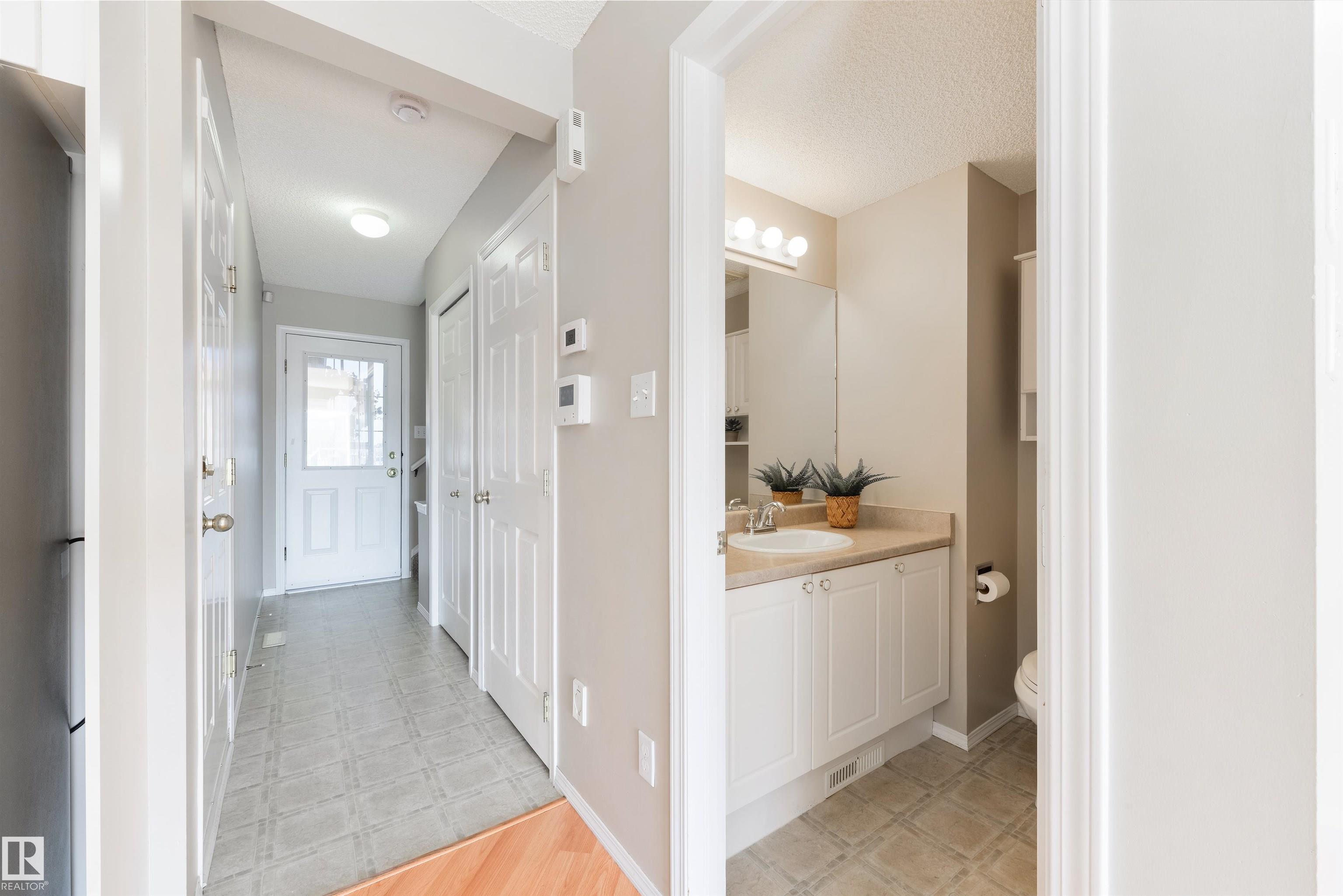 2923 30 Street NW, Silver Berry, Edmonton