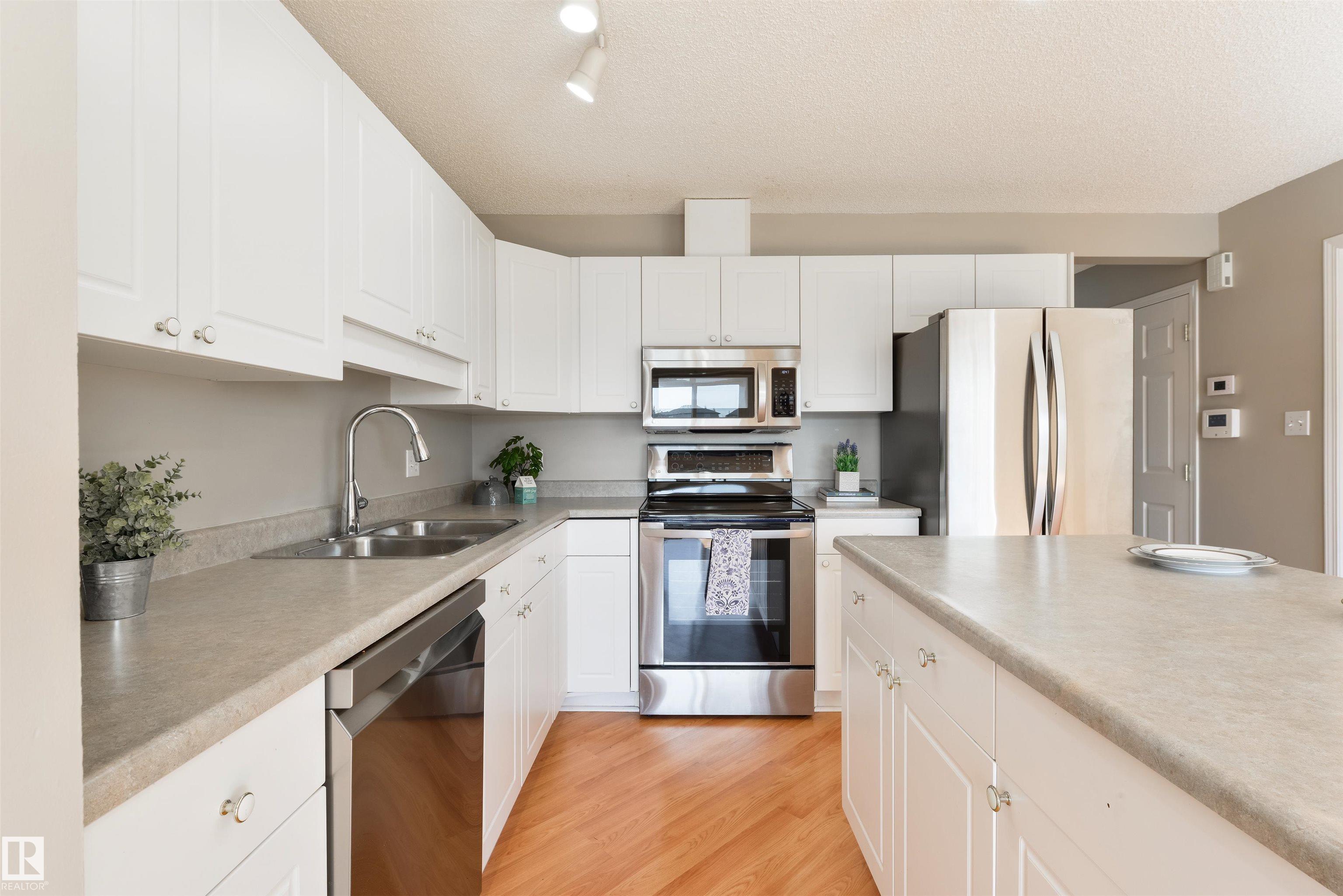 Photo 9 at 2923 30 Street NW, Silver Berry, Edmonton