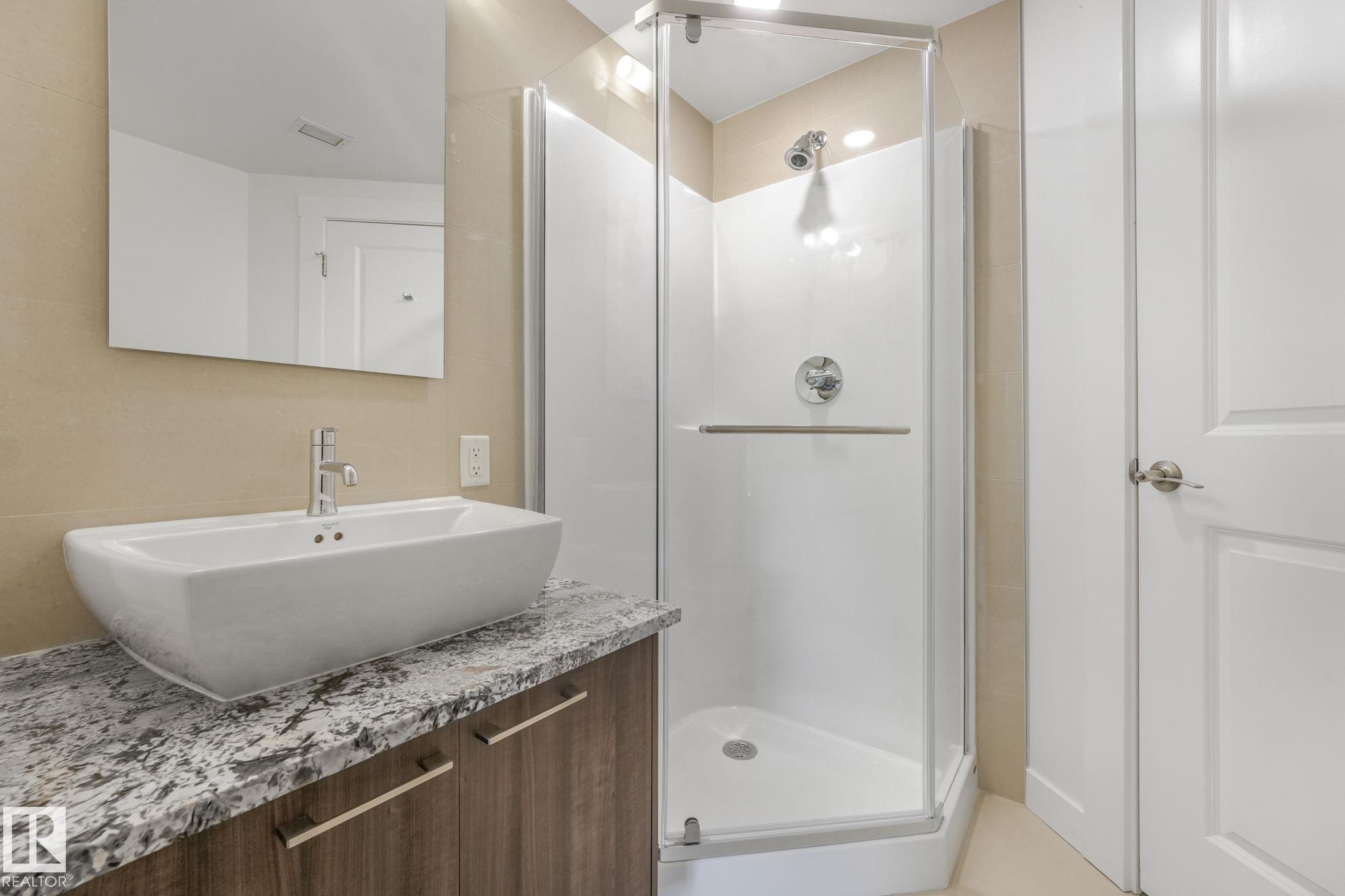 https://zimg.paragon.ice.com/ParagonImages/Property/PM/RAE/225398042/25/0/0/bdb9f546b6e254403dbe7e49c4419d97/1/2ccade5cc8a363b1374b3b3147963f1b/225398042-698F050A-5773-4227-98CC-C7D58F6D6156.JPG
