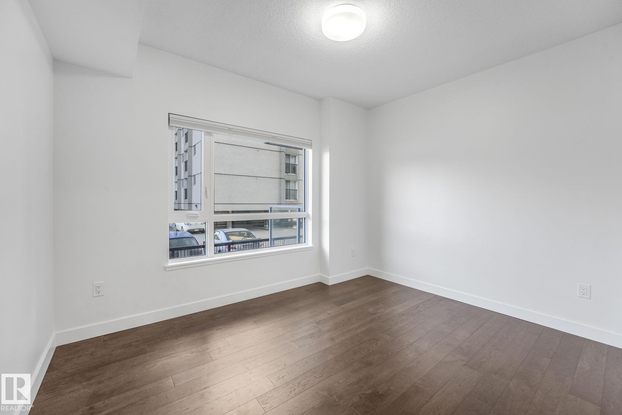https://zimg.paragon.ice.com/ParagonImages/Property/PM/RAE/225398042/29/0/0/e3c7129e0cd6eb730039e7e6a6cbdddf/1/2ccade5cc8a363b1374b3b3147963f1b/225398042-A7AB486E-266C-4150-BFA1-1992AA779121.JPG