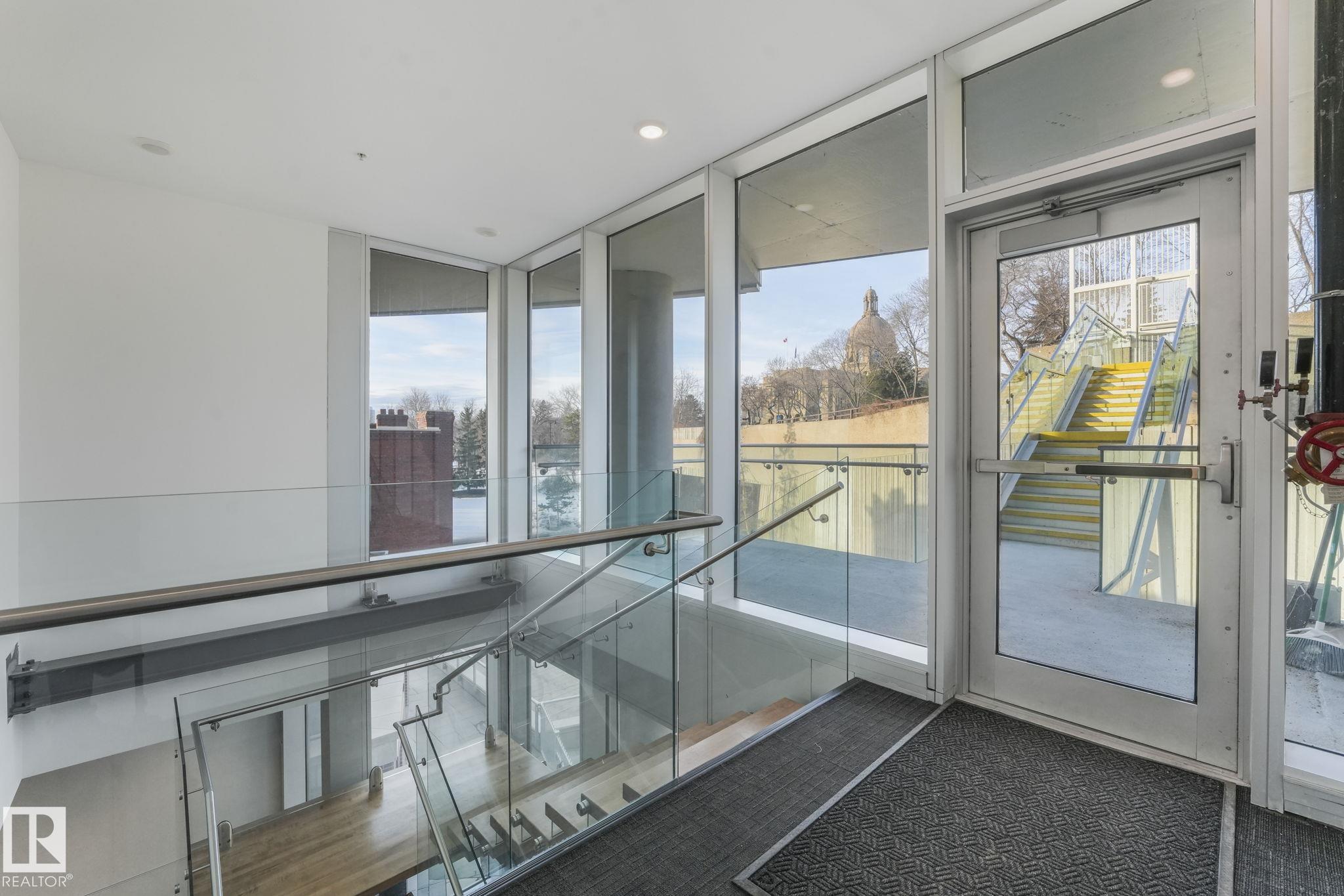https://zimg.paragon.ice.com/ParagonImages/Property/PM/RAE/225398042/36/0/0/416efa7b7bc3fd06bd1474fdb0722159/1/2ccade5cc8a363b1374b3b3147963f1b/225398042-FD633328-101F-46C7-AD10-F7C62F259083.JPG