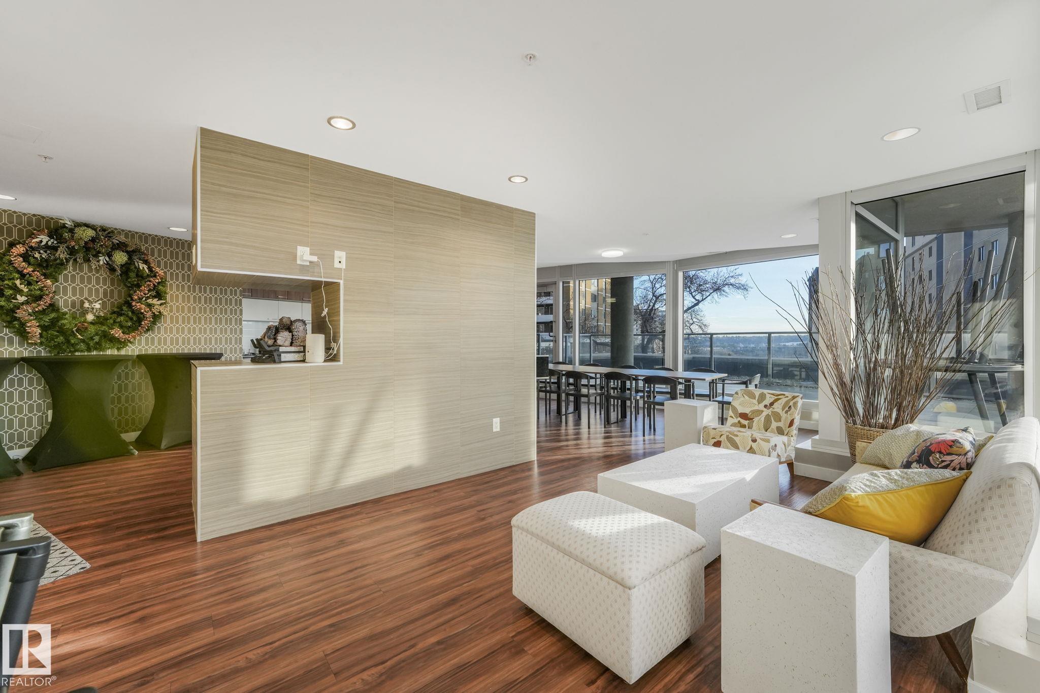 https://zimg.paragon.ice.com/ParagonImages/Property/PM/RAE/225398042/43/0/0/3356cdb3c5cde74e019b0aaa89bf03a3/1/2ccade5cc8a363b1374b3b3147963f1b/225398042-DBC0C706-7454-4573-96C9-6696F7EC9B9C.JPG