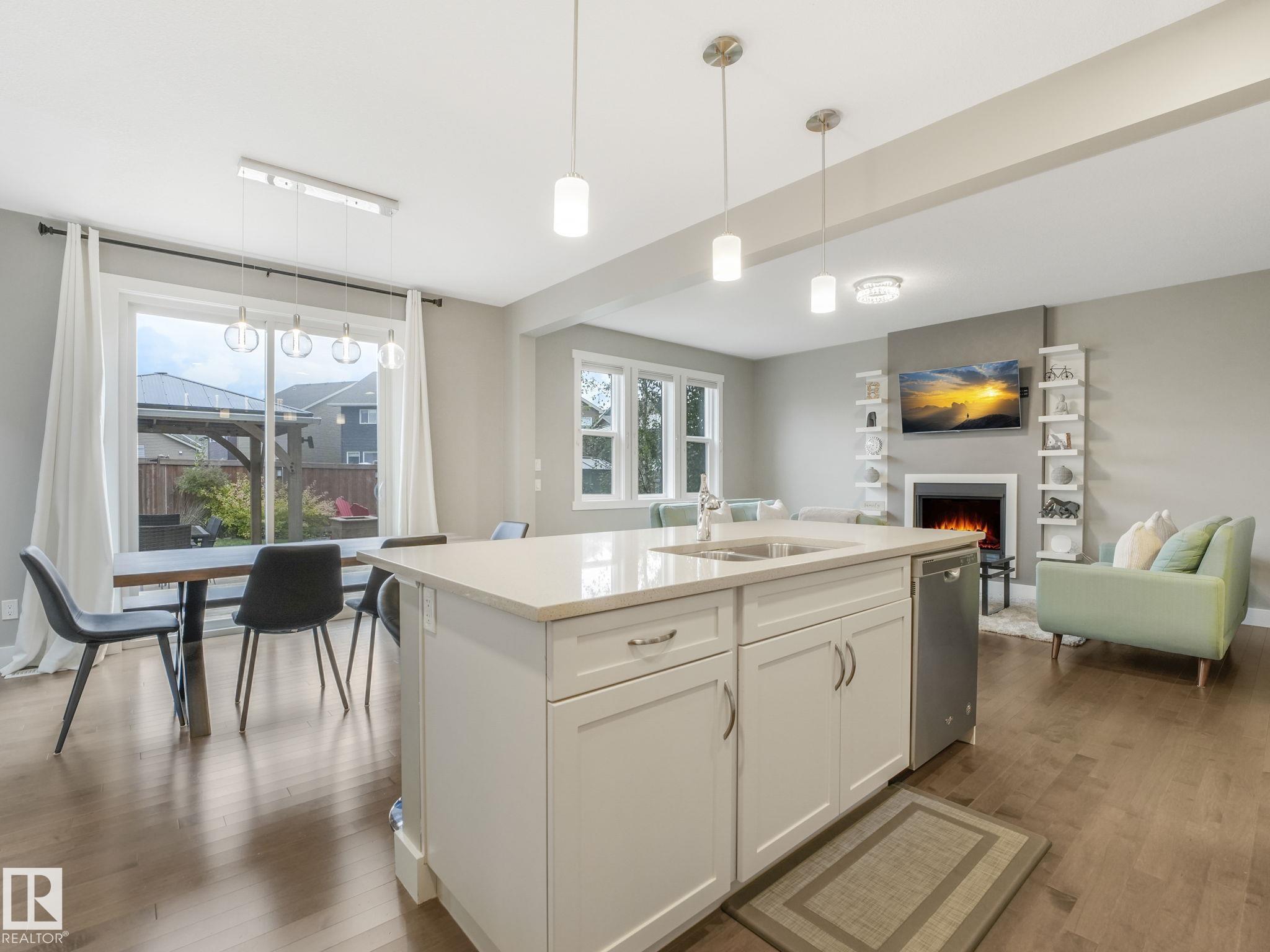 https://zimg.paragon.ice.com/ParagonImages/Property/PM/RAE/225398051/10/0/0/b6f78f5b0ed44a62163e411a712e529f/1/f34d7c2519dbab2fb9d905a2c9933009/225398051-B7D025B3-F0CB-4CD6-B82B-F6DE1DFF743A.JPG