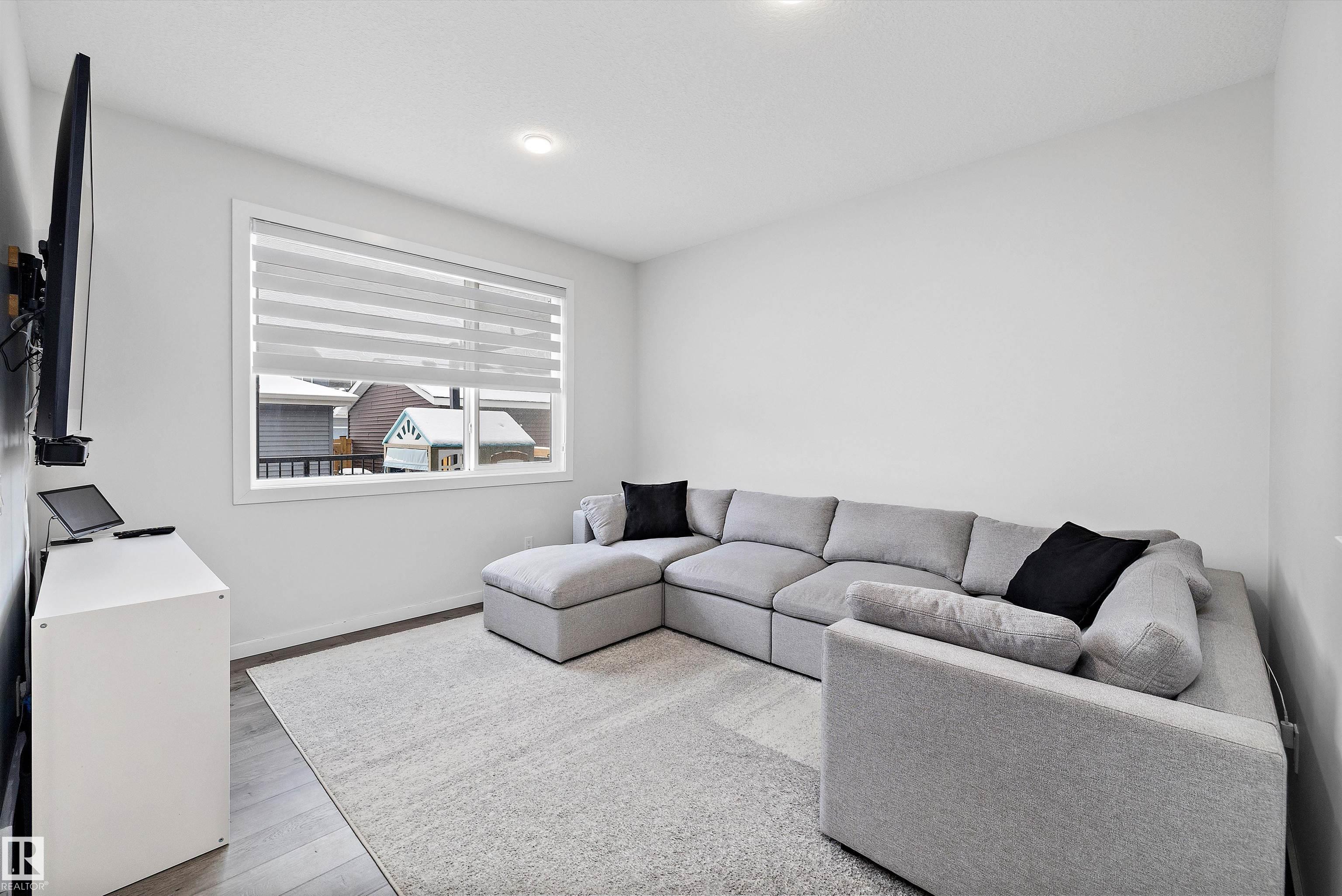 https://zimg.paragon.ice.com/ParagonImages/Property/PM/RAE/225398063/13/0/0/f959cca1f1b75c235d3de04dd316631a/1/5513ce1df4bb00dda6cc3e9a28988ecf/225398063-1f9388e6-2b0e-4674-80f9-ef36bdf68896.JPG