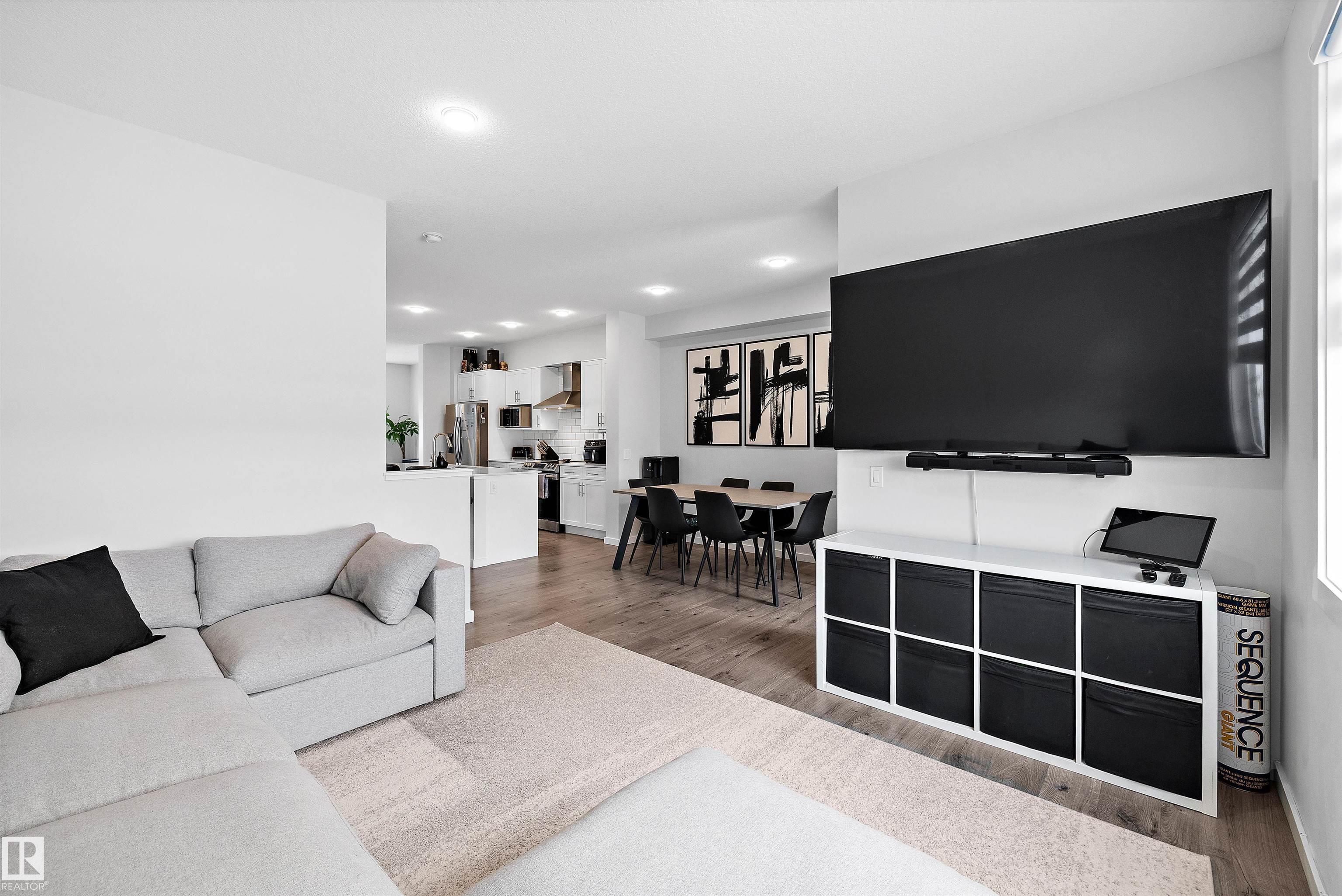 https://zimg.paragon.ice.com/ParagonImages/Property/PM/RAE/225398063/14/0/0/3263ccedcafb149f75145ae53eb4d262/1/5513ce1df4bb00dda6cc3e9a28988ecf/225398063-f8bda1fd-1125-43a3-8882-36f96aaaddd8.JPG