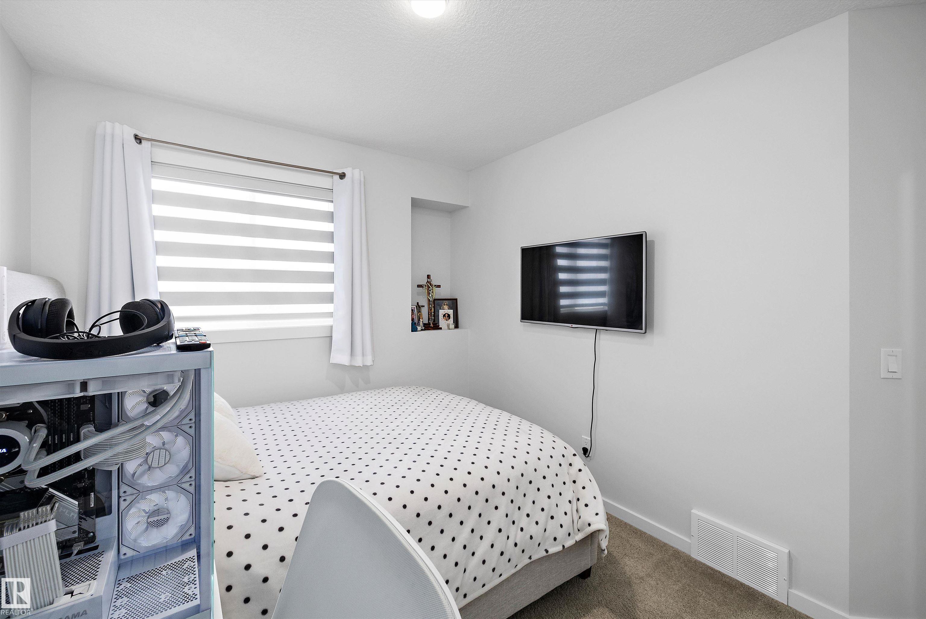 https://zimg.paragon.ice.com/ParagonImages/Property/PM/RAE/225398063/25/0/0/49438cfe1291db1117f5f25daf0065be/1/5513ce1df4bb00dda6cc3e9a28988ecf/225398063-7a8936e4-75e3-4751-a79c-8be44975fced.JPG