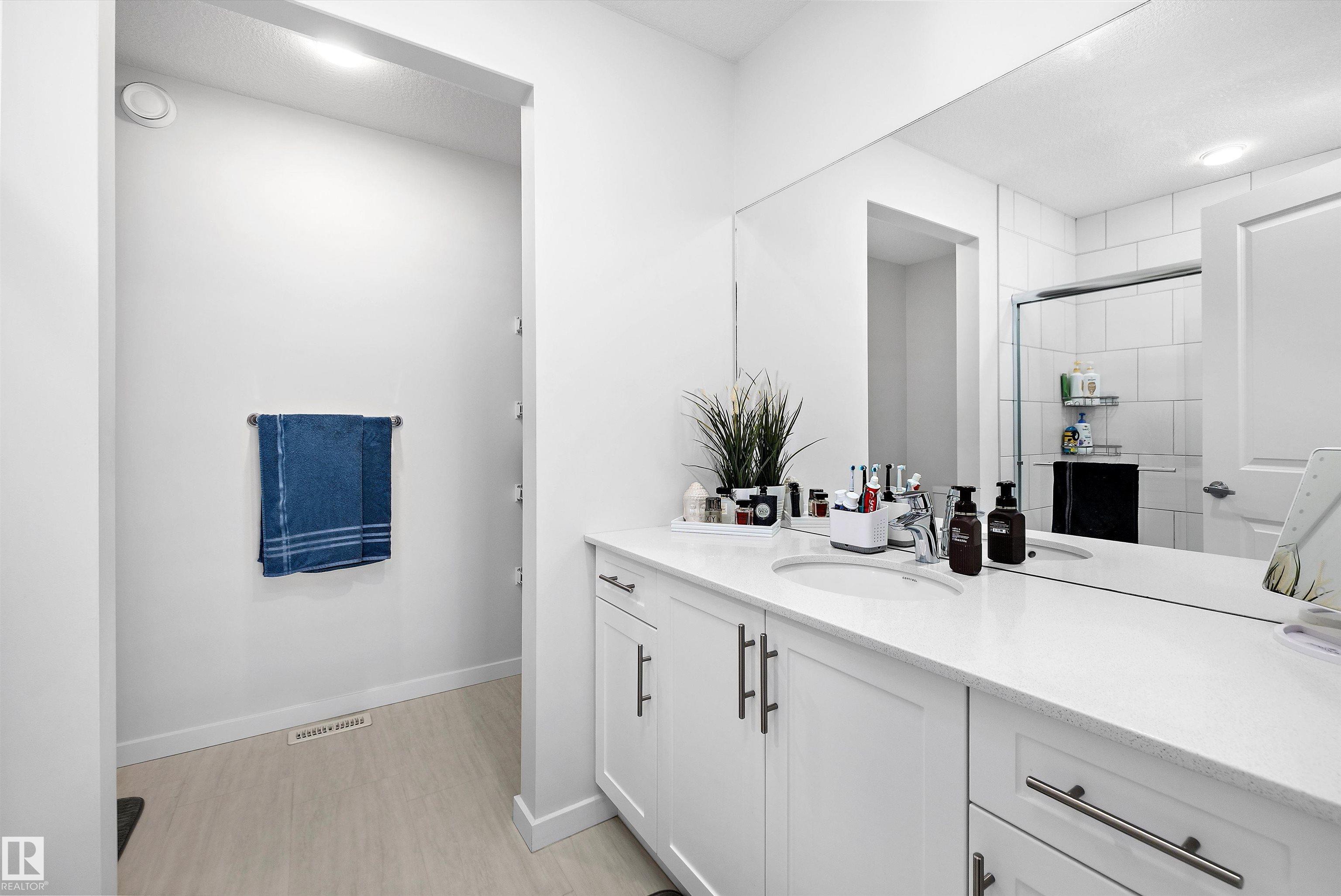 https://zimg.paragon.ice.com/ParagonImages/Property/PM/RAE/225398063/30/0/0/f7863da30a942355f9e46d87890ef373/1/5513ce1df4bb00dda6cc3e9a28988ecf/225398063-4294ce9b-7e88-49d1-a0a0-bcf601f956e9.JPG