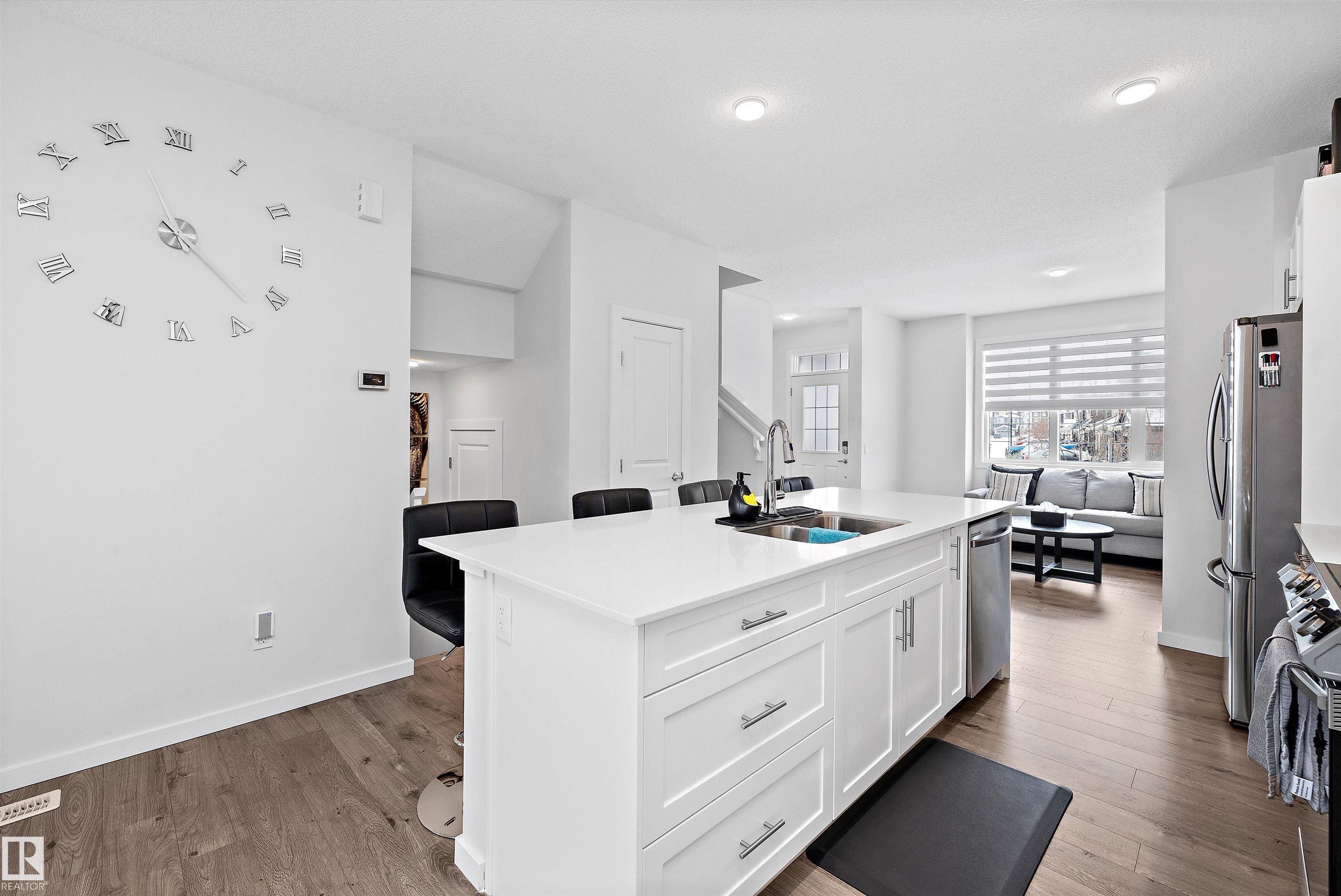 https://zimg.paragon.ice.com/ParagonImages/Property/PM/RAE/225398063/8/0/0/df4eb60c64096cc12be06d02f69365b7/1/5513ce1df4bb00dda6cc3e9a28988ecf/225398063-e8fdf607-e54d-45fc-a36f-5c3d2722b11f.JPG