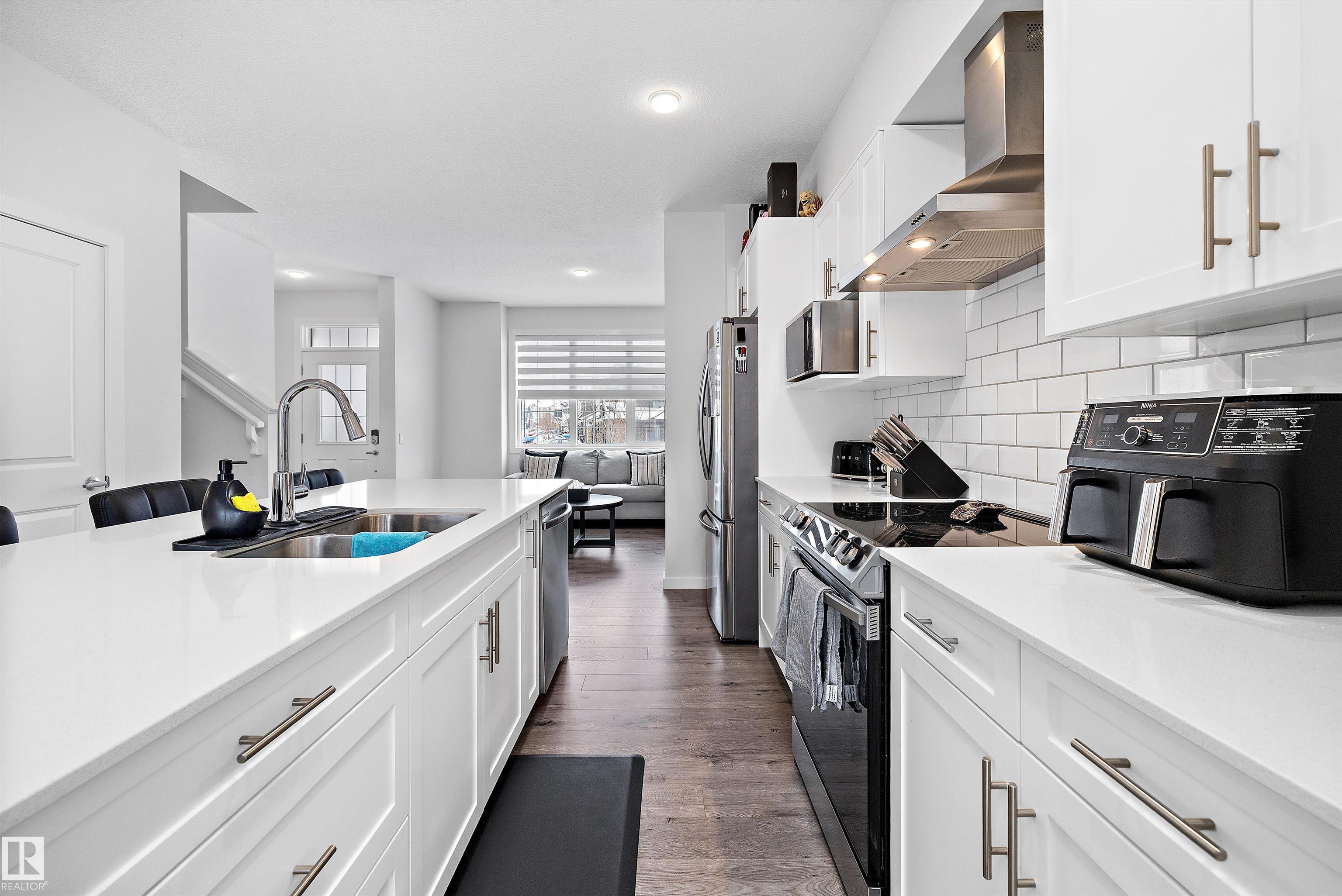 https://zimg.paragon.ice.com/ParagonImages/Property/PM/RAE/225398063/9/0/0/2b3285069180961eb135afab58d604d6/1/5513ce1df4bb00dda6cc3e9a28988ecf/225398063-1117f04e-98ad-4d66-93db-87e16ae48f76.JPG