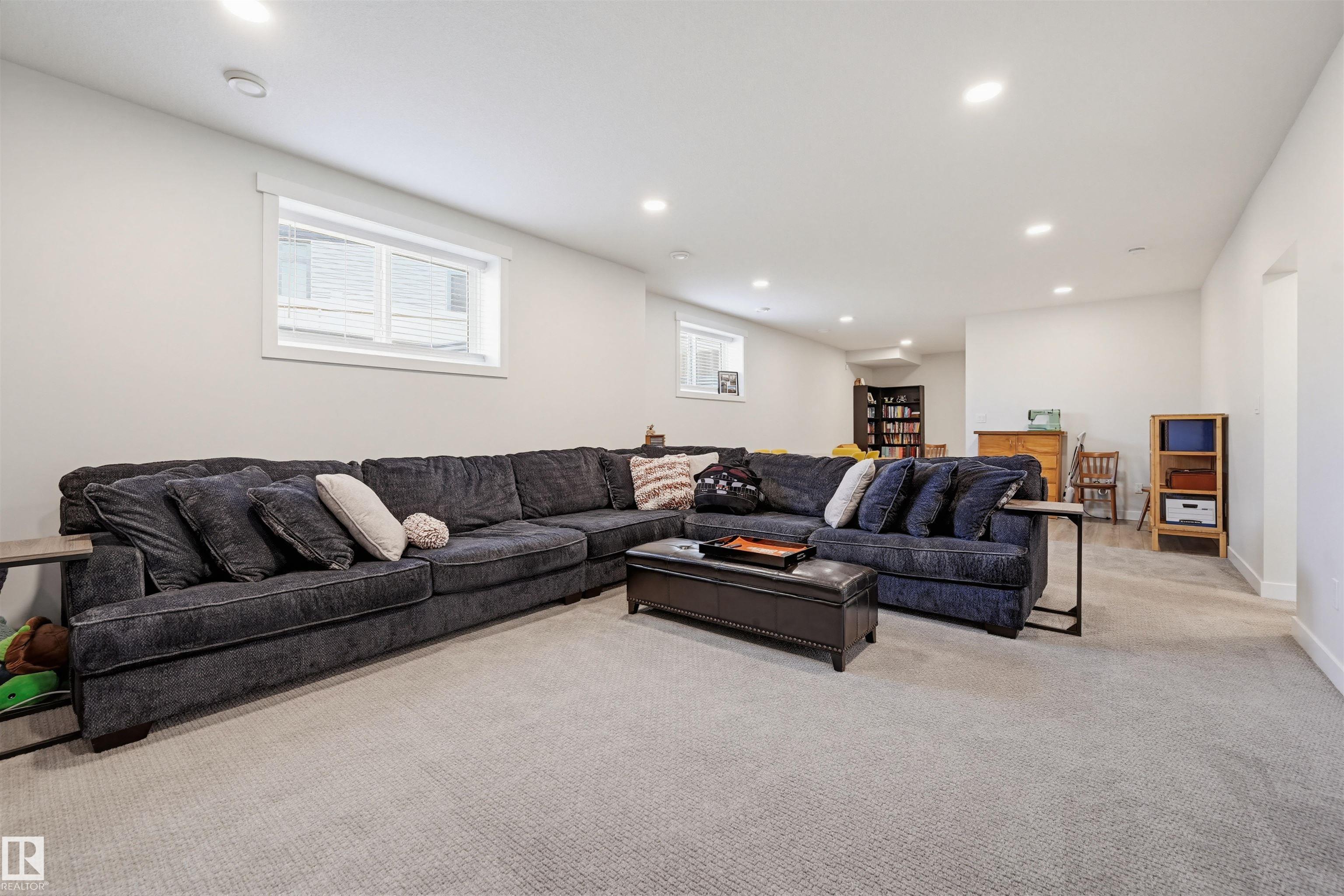 https://zimg.paragon.ice.com/ParagonImages/Property/PM/RAE/225398065/26/0/0/890941efdfe5905c3e228f3831429ef3/1/6f5bd2bdda4e656c7dc5da59532235bb/225398065-52141017-b84c-4082-9938-f3e869129a98.JPG