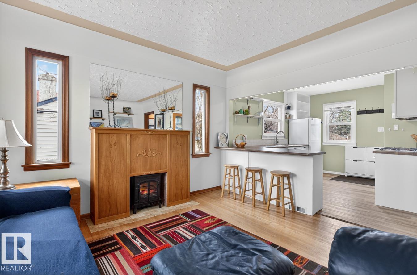 Photo 2 at 12130 60 Street NW, Montrose, Edmonton