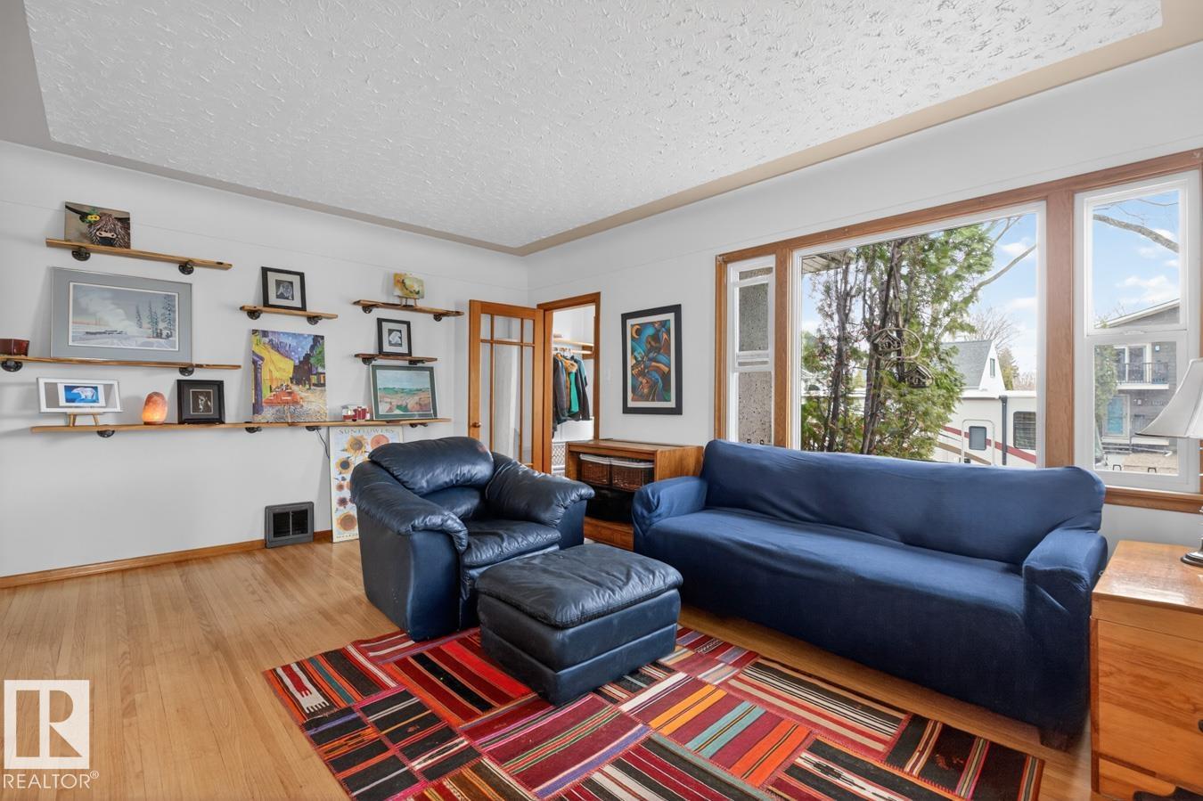 Photo 3 at 12130 60 Street NW, Montrose, Edmonton