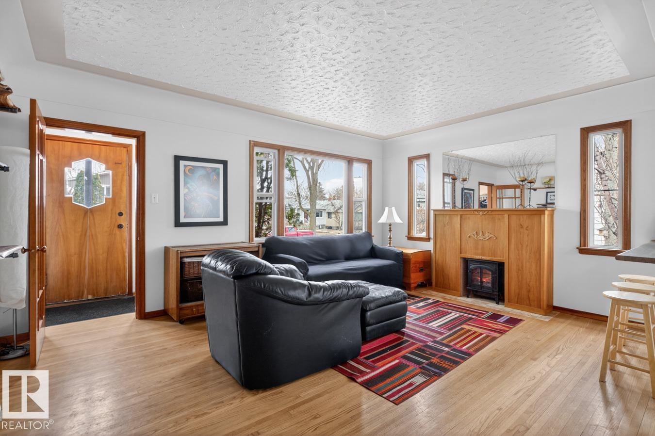 Photo 4 at 12130 60 Street NW, Montrose, Edmonton