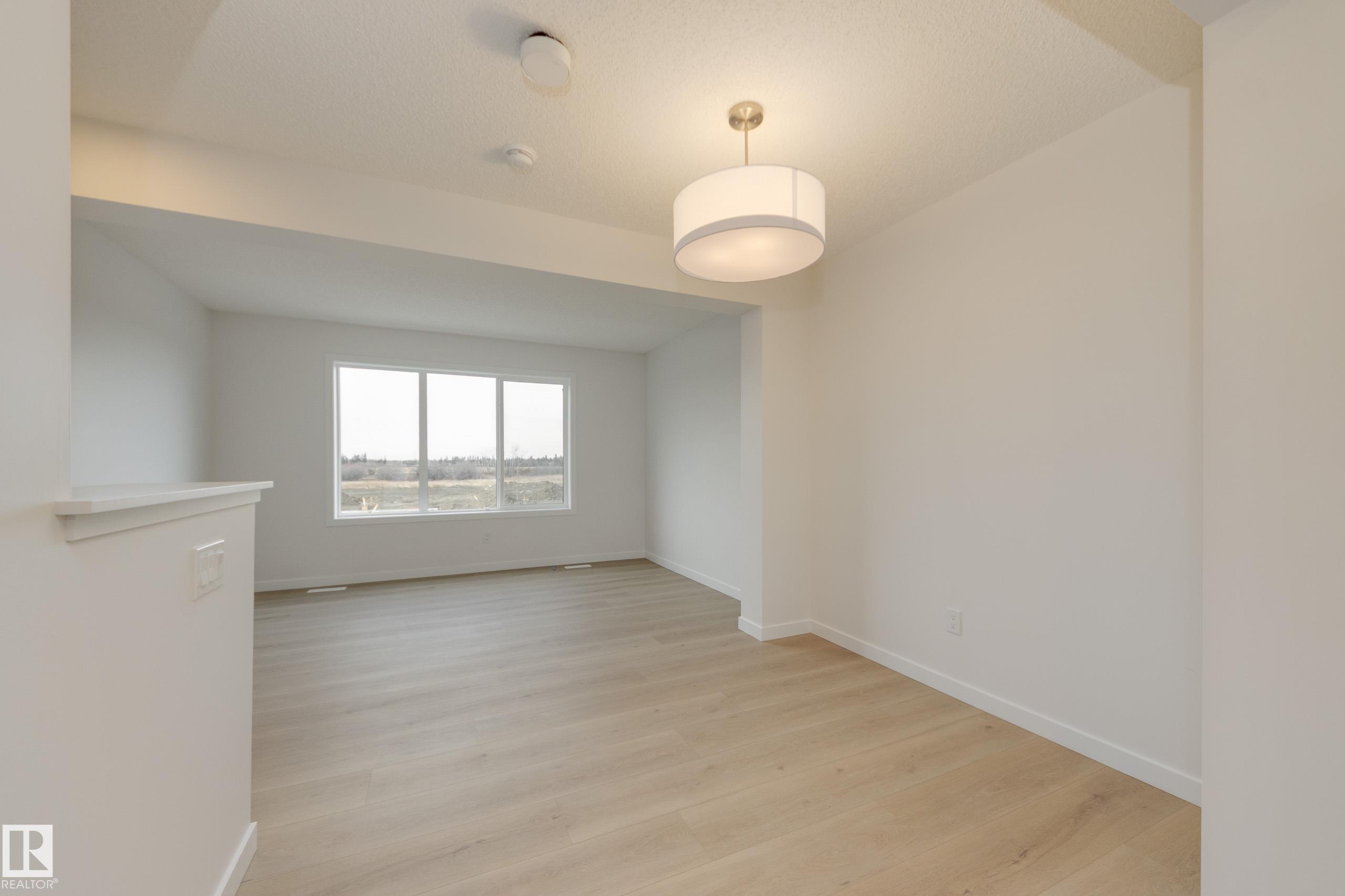 https://zimg.paragon.ice.com/ParagonImages/Property/PM/RAE/225398069/7/0/0/a857ad385dfb102c2cafb85ac4ade6a8/1/e112cbef1040c37864f77685e4b21e7d/225398069-83d42a08-4b98-4ce9-9b4c-ff1cde288408.JPG