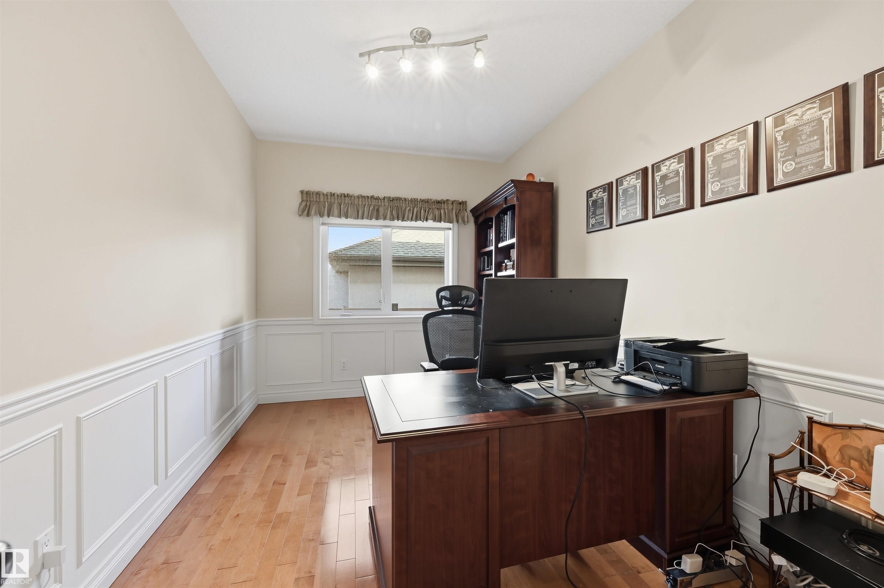 https://zimg.paragon.ice.com/ParagonImages/Property/PM/RAE/225398072/23/0/0/113bed158ffe586d85d0a2a47b05be85/1/23d653308d5c5377d146c1548aad2dfb/225398072-9d013775-9e57-4d09-a280-1c3073337c41.JPG