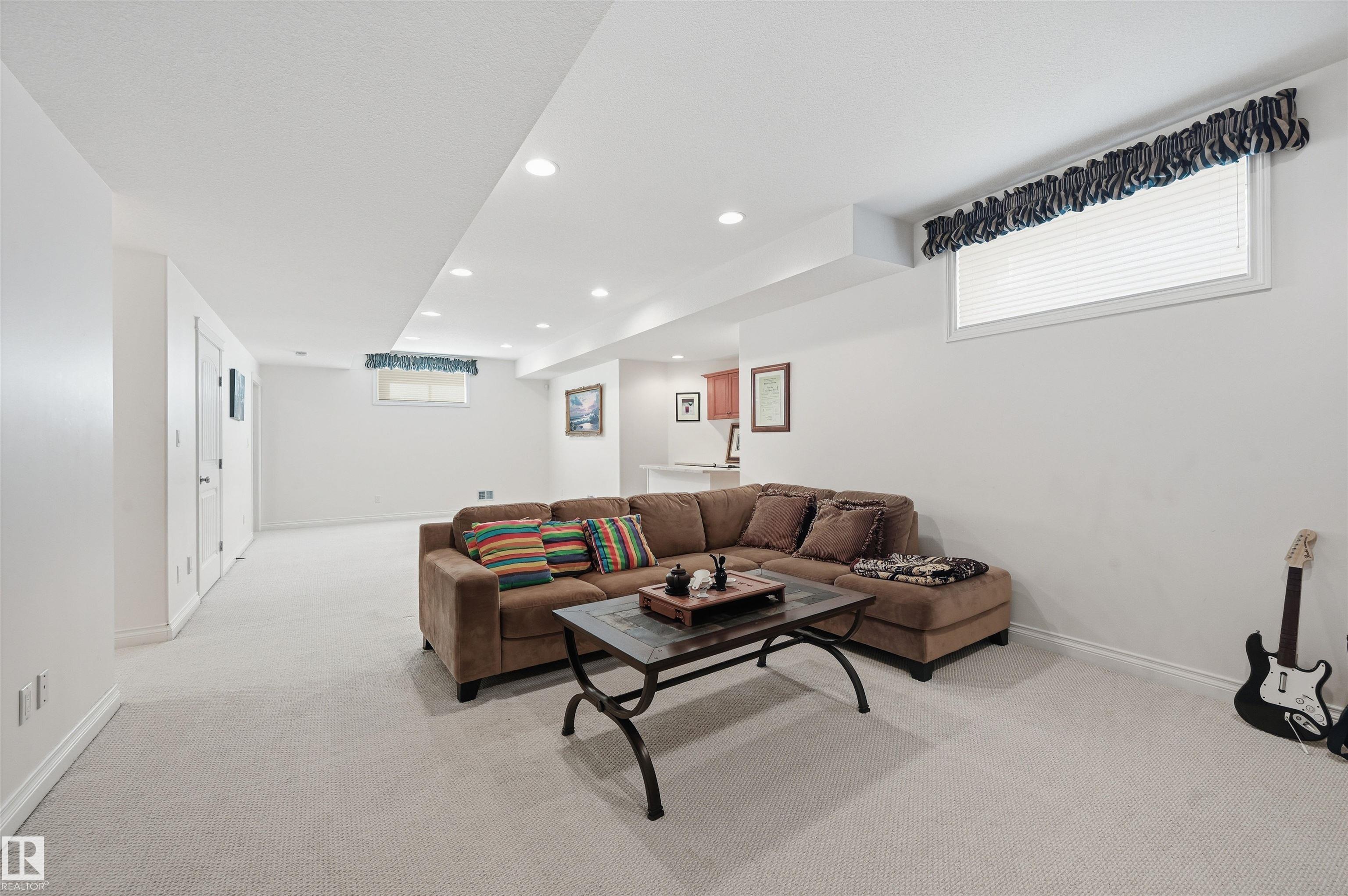 https://zimg.paragon.ice.com/ParagonImages/Property/PM/RAE/225398072/46/0/0/37b7114f841ca925594e67c8838bb5d5/1/23d653308d5c5377d146c1548aad2dfb/225398072-0711c28b-4181-4e2a-a8a7-7e89ac2c8453.JPG