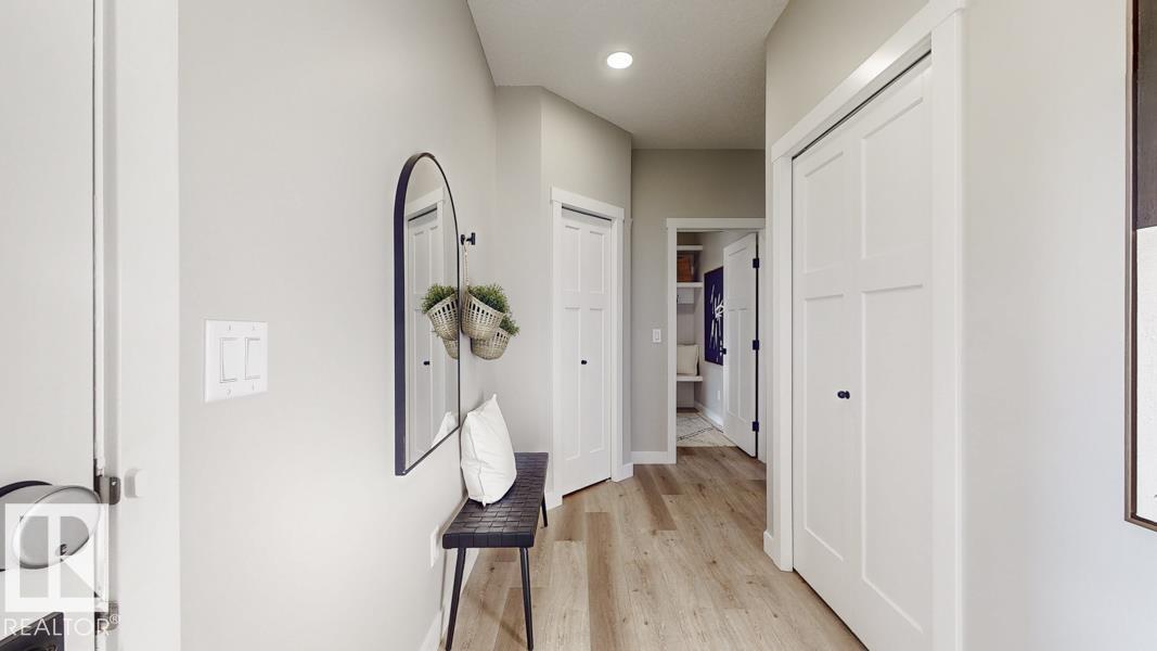 Photo 2 at 5892 Raven Crescent NW, Kinglet Gardens, Edmonton