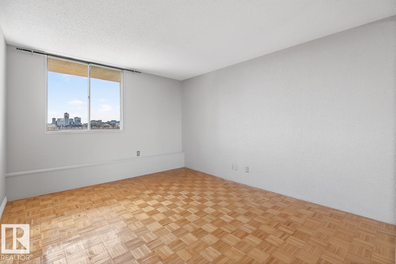 https://zimg.paragon.ice.com/ParagonImages/Property/PM/RAE/225398082/18/0/0/3fcf5130f2a54b295d66253951ae5062/1/931dc29a28b444a3715d92c8217b83ea/225398082-5effc654-6f6d-423a-82d5-548726c4717b.JPG