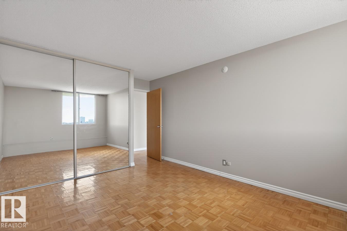 https://zimg.paragon.ice.com/ParagonImages/Property/PM/RAE/225398082/20/0/0/339c6c4d2e3e2a5828b5b8410df53f48/1/931dc29a28b444a3715d92c8217b83ea/225398082-c546d7d3-9848-412f-a6e3-444d7f5cb8b2.JPG