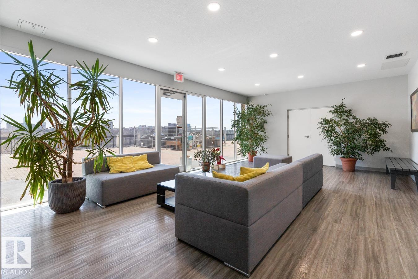 https://zimg.paragon.ice.com/ParagonImages/Property/PM/RAE/225398082/30/0/0/f5d169f56268d54aed5b768555d5d997/1/931dc29a28b444a3715d92c8217b83ea/225398082-767e803c-0099-4417-9930-de40eb061bf9.JPG