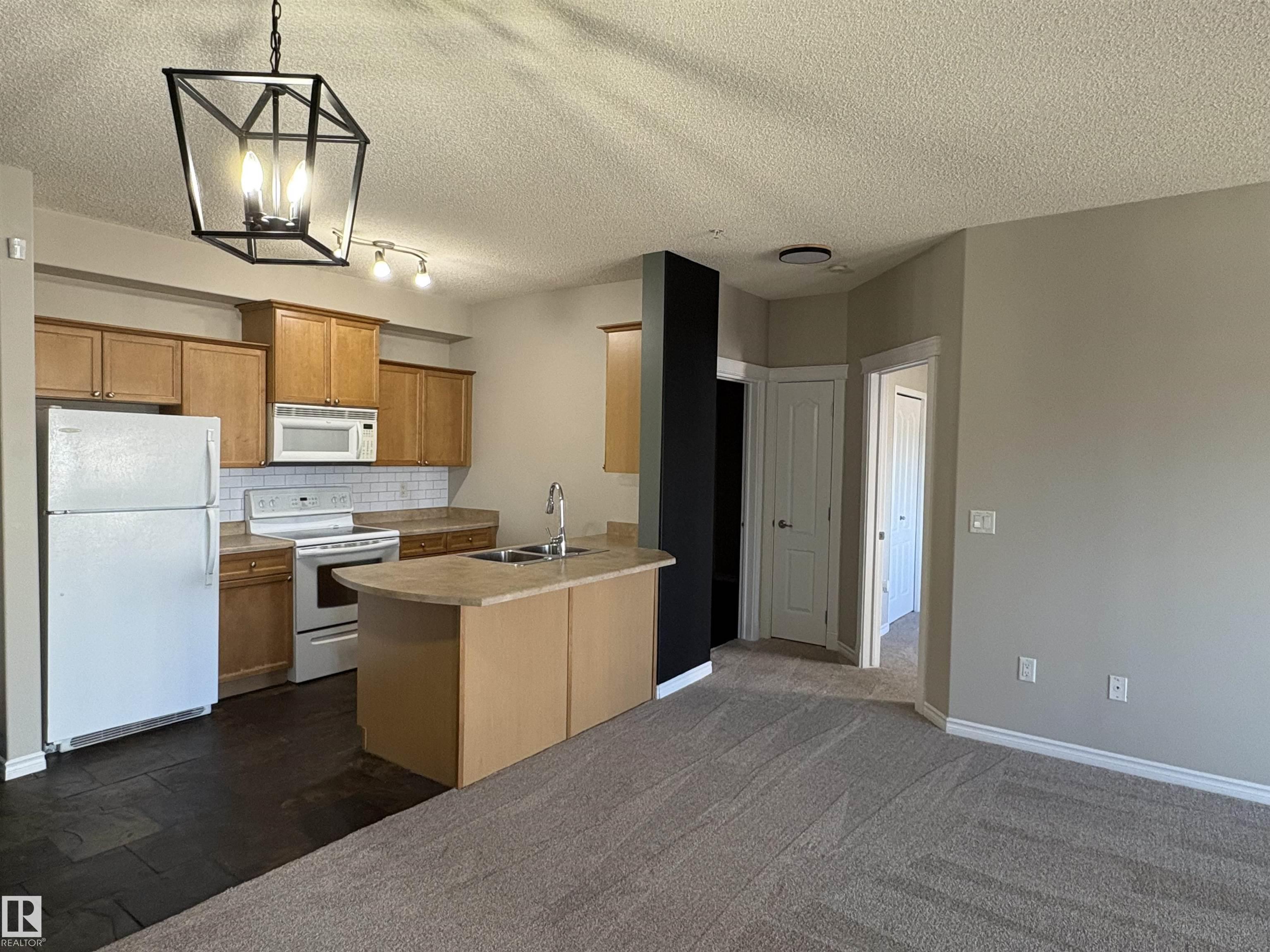 Photo 6 at 224 - 16807 100 Avenue NW, Glenwood, Edmonton