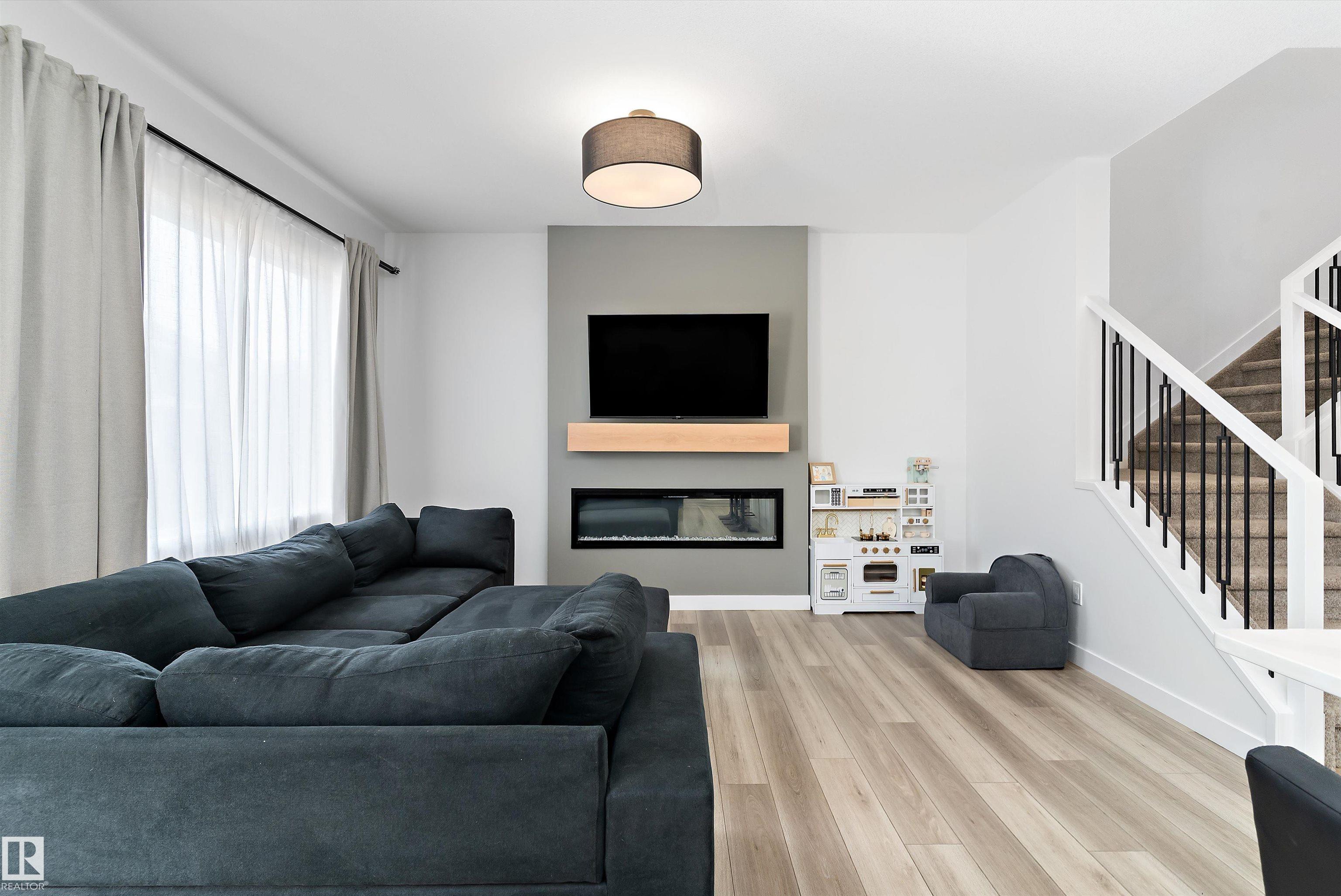 13 Resplendent Way, Riverside, St. Albert