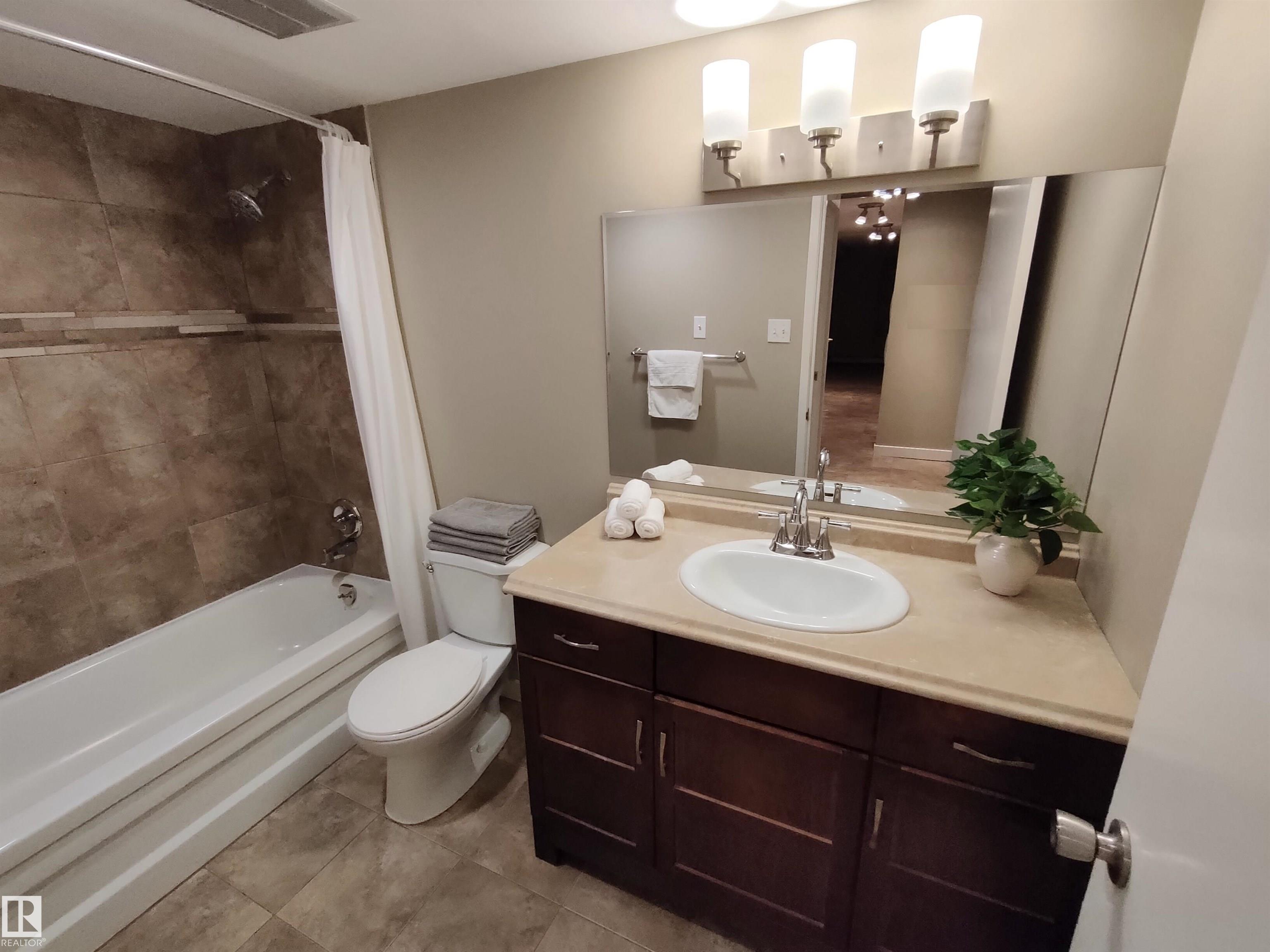 Photo 13 at 101 - 9737 112 Street NW, Wîhkwêntôwin, Edmonton
