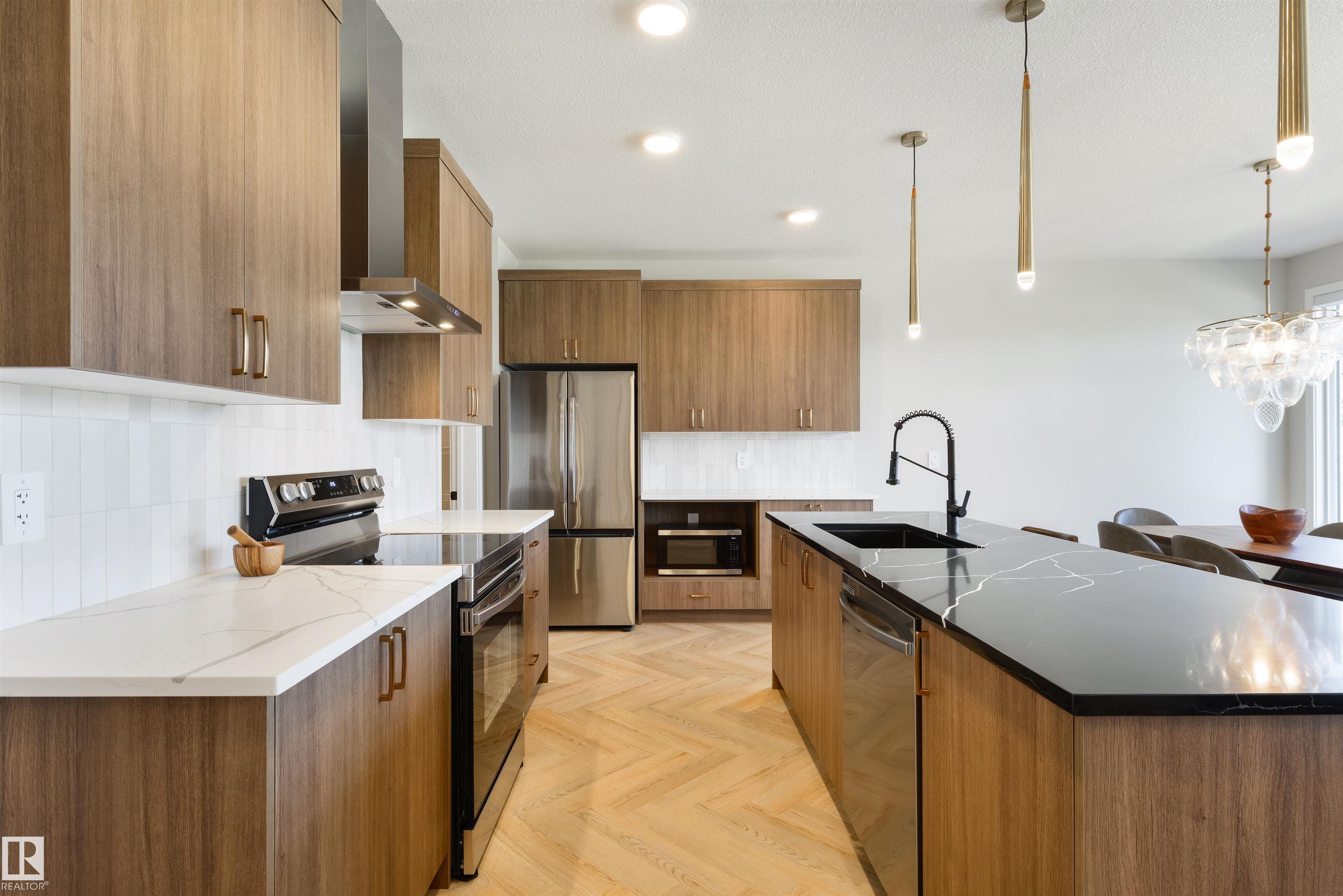 Picture for 20612 43 AV NW