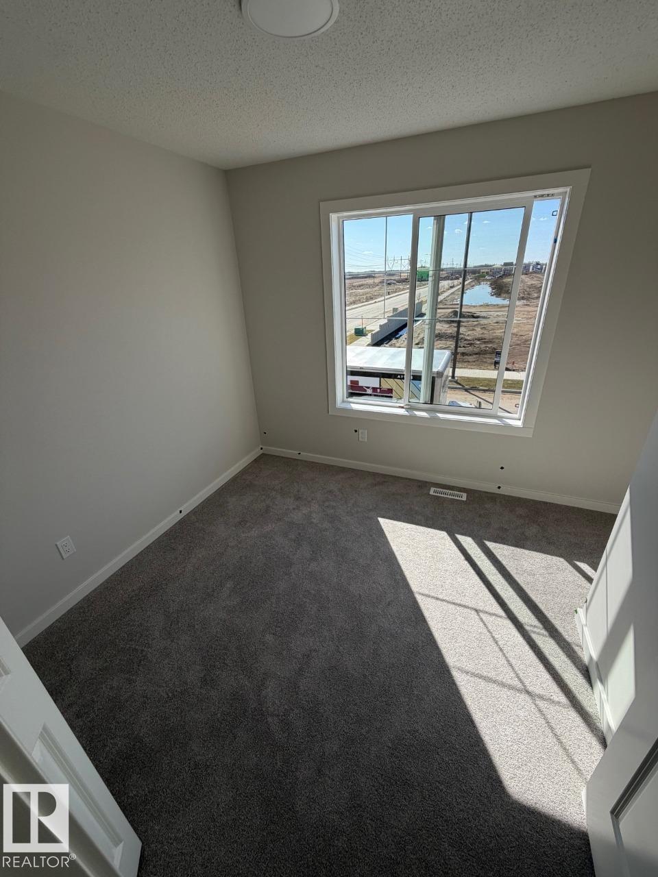 https://zimg.paragon.ice.com/ParagonImages/Property/PM/RAE/225398117/14/0/0/becce551c314f51950f4baf745d940c8/1/64b9f067086f187a9e7df3545d909d9b/225398117-89e9f5bf-c372-4974-ac77-d8aabcb5e926.JPG