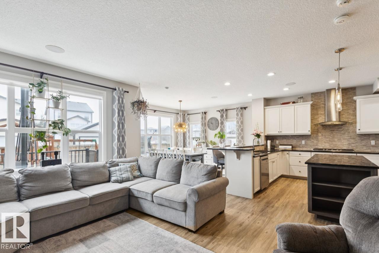 https://zimg.paragon.ice.com/ParagonImages/Property/PM/RAE/225398126/17/0/0/214de7cdb65f4ee6f4685ec2c8df0c78/1/25decf31e66ad13addefa98b330a618f/225398126-2ed2f74a-1e0a-4a74-9fa5-5eb7a4ced211.JPG