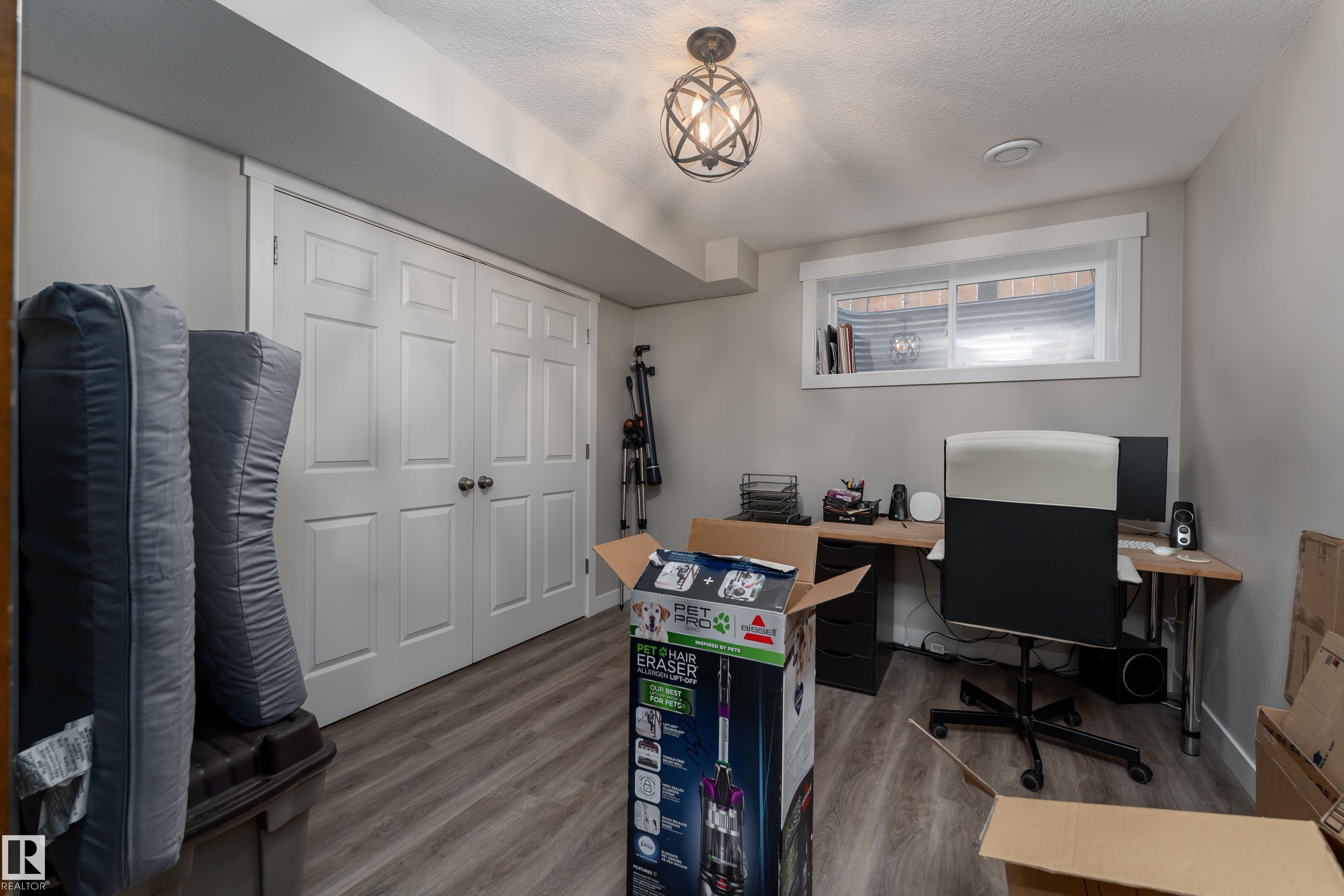 https://zimg.paragon.ice.com/ParagonImages/Property/PM/RAE/225398131/37/0/0/595f354cbf1c54c46927948499ee4373/1/bd114ca7bfeb9a7ec874ffaa5b2632b2/225398131-a4107cc5-f95e-4c19-ad11-4c2a3ad5d137.JPG