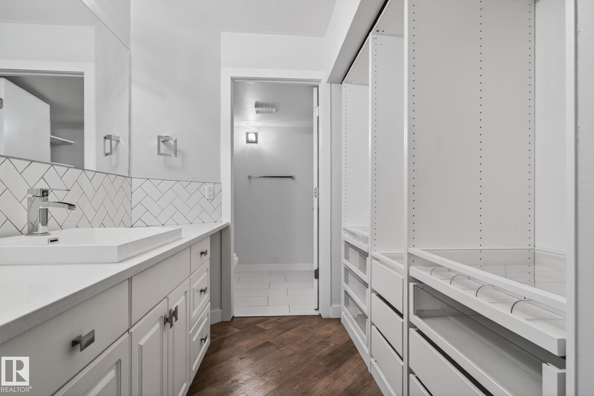 https://zimg.paragon.ice.com/ParagonImages/Property/PM/RAE/225398138/14/0/0/3ae2831bc60b71cc6a401a90063252e2/1/0ac98157684ed8f5145be46956701f90/225398138-49d43726-cf28-4229-b34a-f7a659bd90d8.JPG