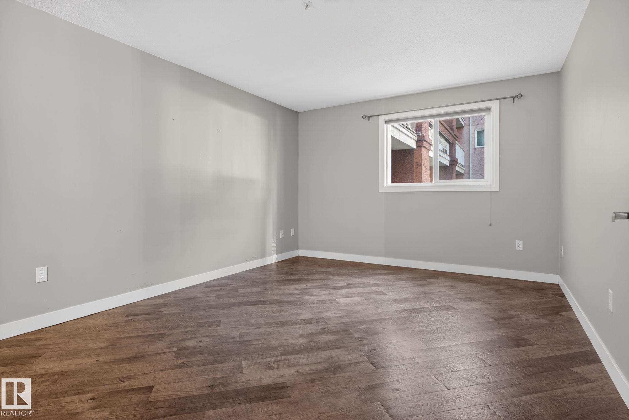Photo 10 at 113 - 10153 117 Street NW, Wîhkwêntôwin, Edmonton