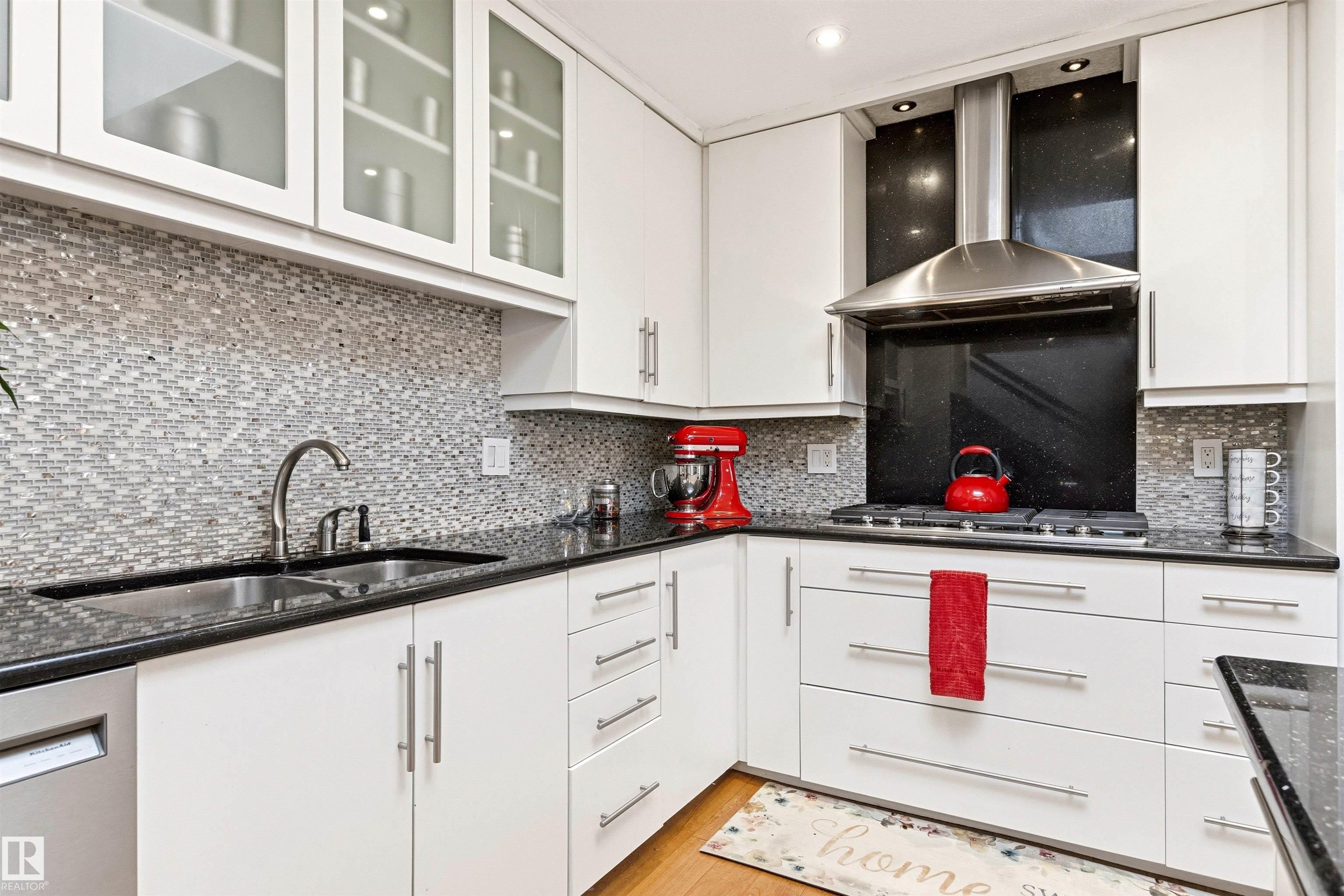 https://zimg.paragon.ice.com/ParagonImages/Property/PM/RAE/225398142/21/0/0/890b7c18b5f958c3fdb1bfb5aa5e8378/1/d69cec5ade0adcbdbc806856b7f88e44/225398142-b7cea7cb-d1e7-44d3-ab91-ca29bedba458.JPG